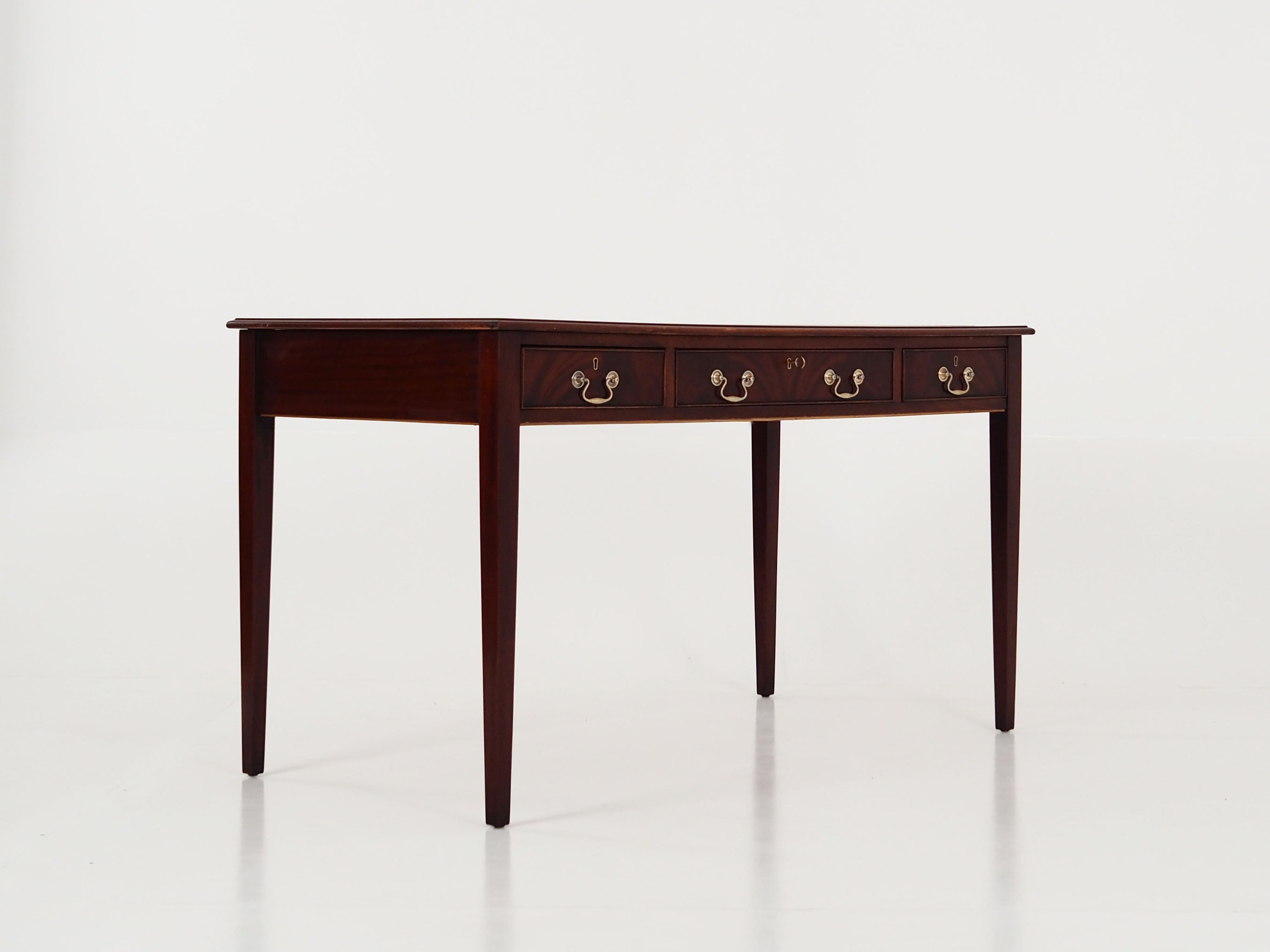 Mahogany_desk,_Danish_design,_1970s,_production:_Denmark