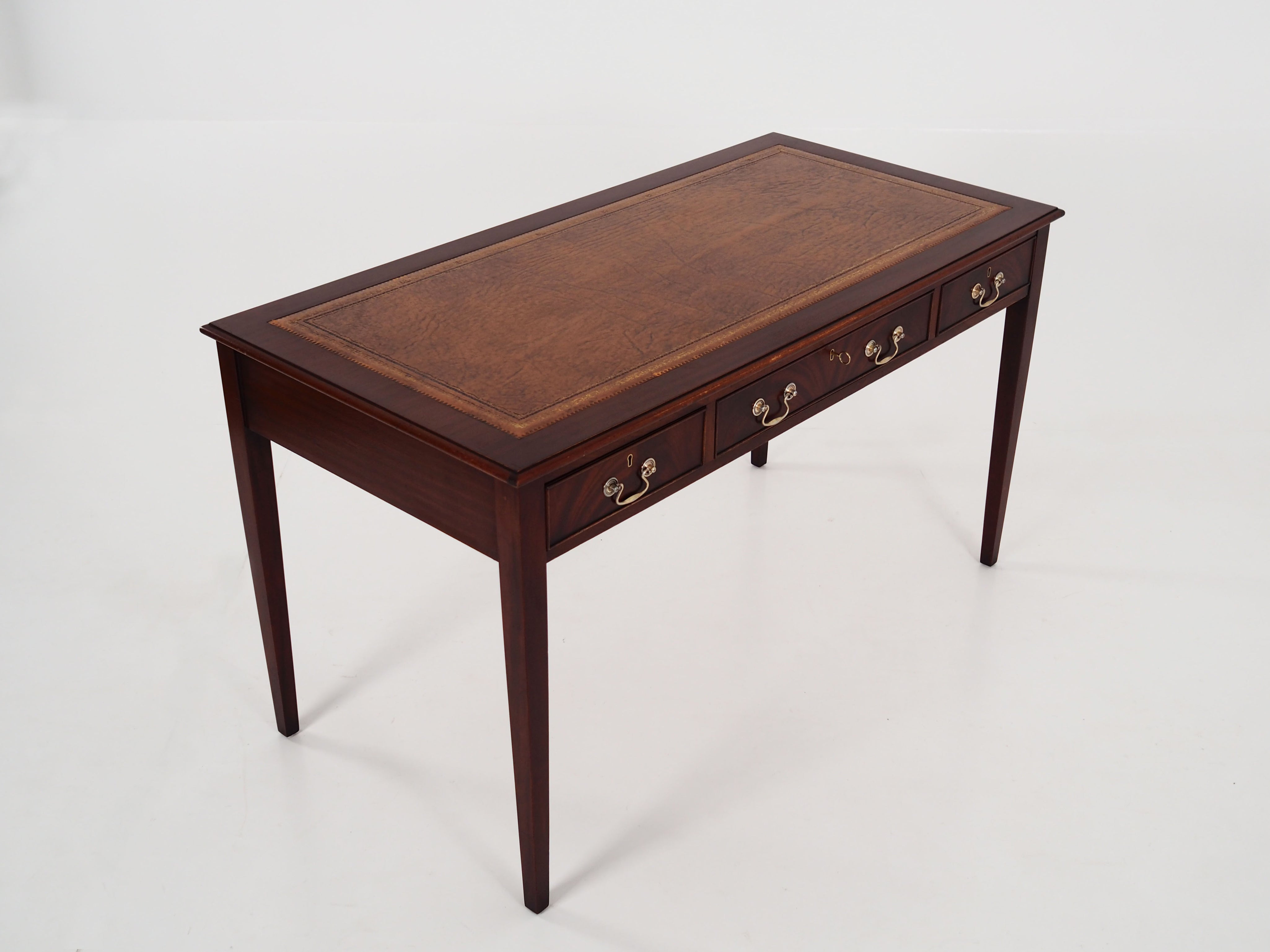 Mahogany_desk,_Danish_design,_1970s,_production:_Denmark