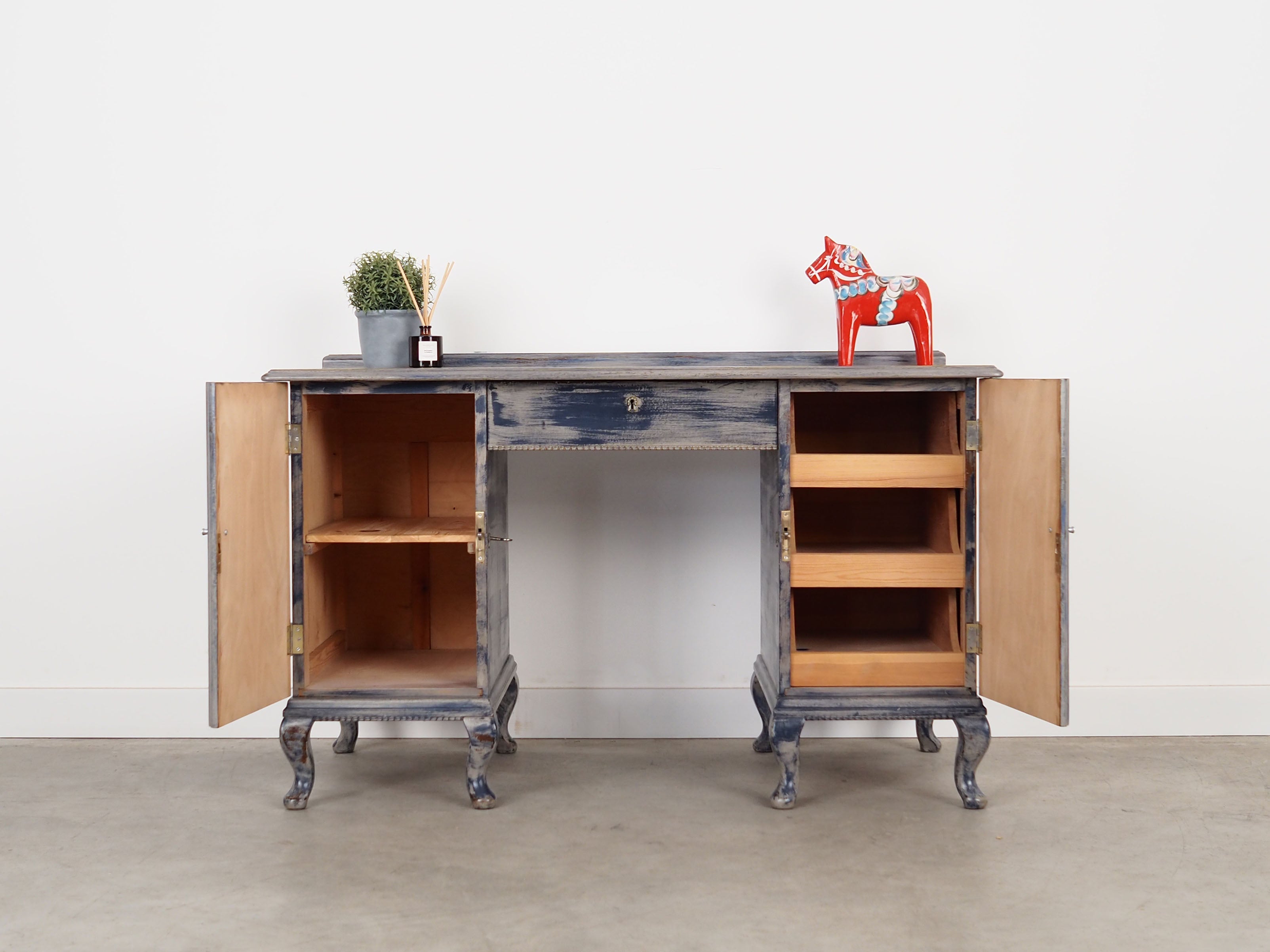 Pine_desk,_Danish_design,_1960s,_production:_Denmark