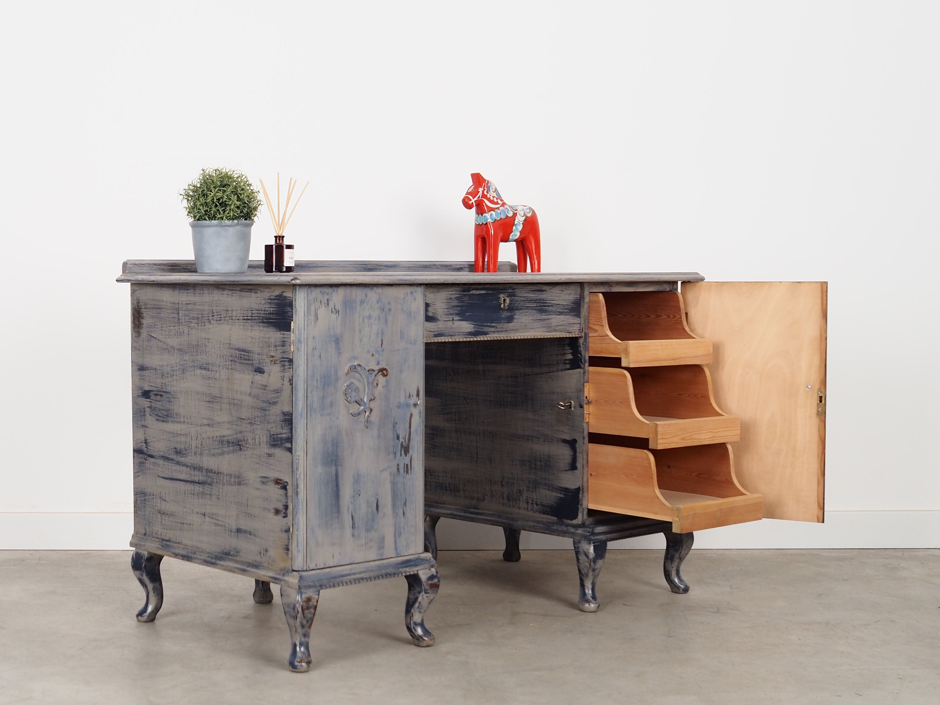 Pine_desk,_Danish_design,_1960s,_production:_Denmark
