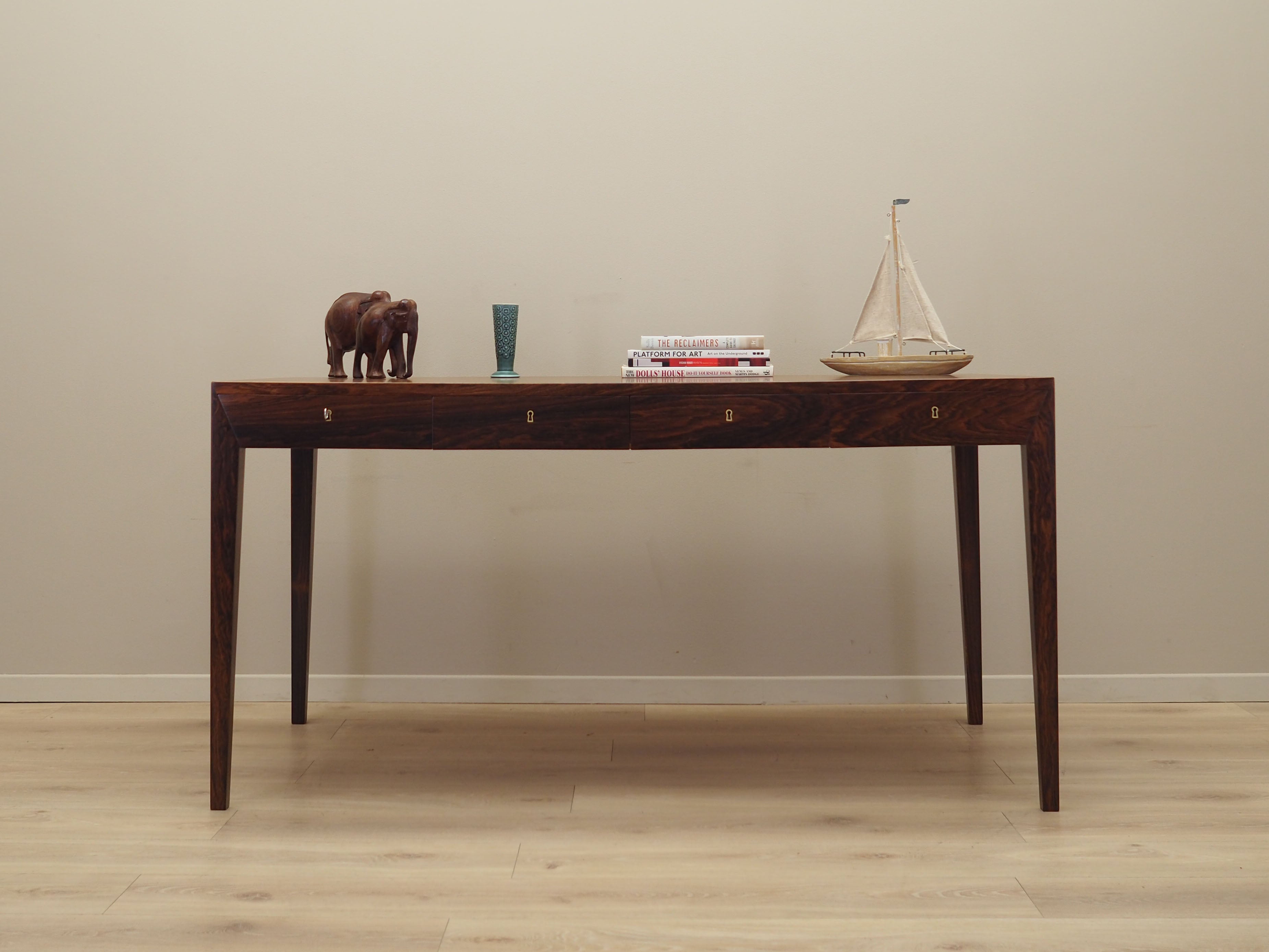 Rosewood_desk,_Danish_design,_1960s,_designer:_Severin_Hansen,_production:_Haslev_Møbelsnedkeri