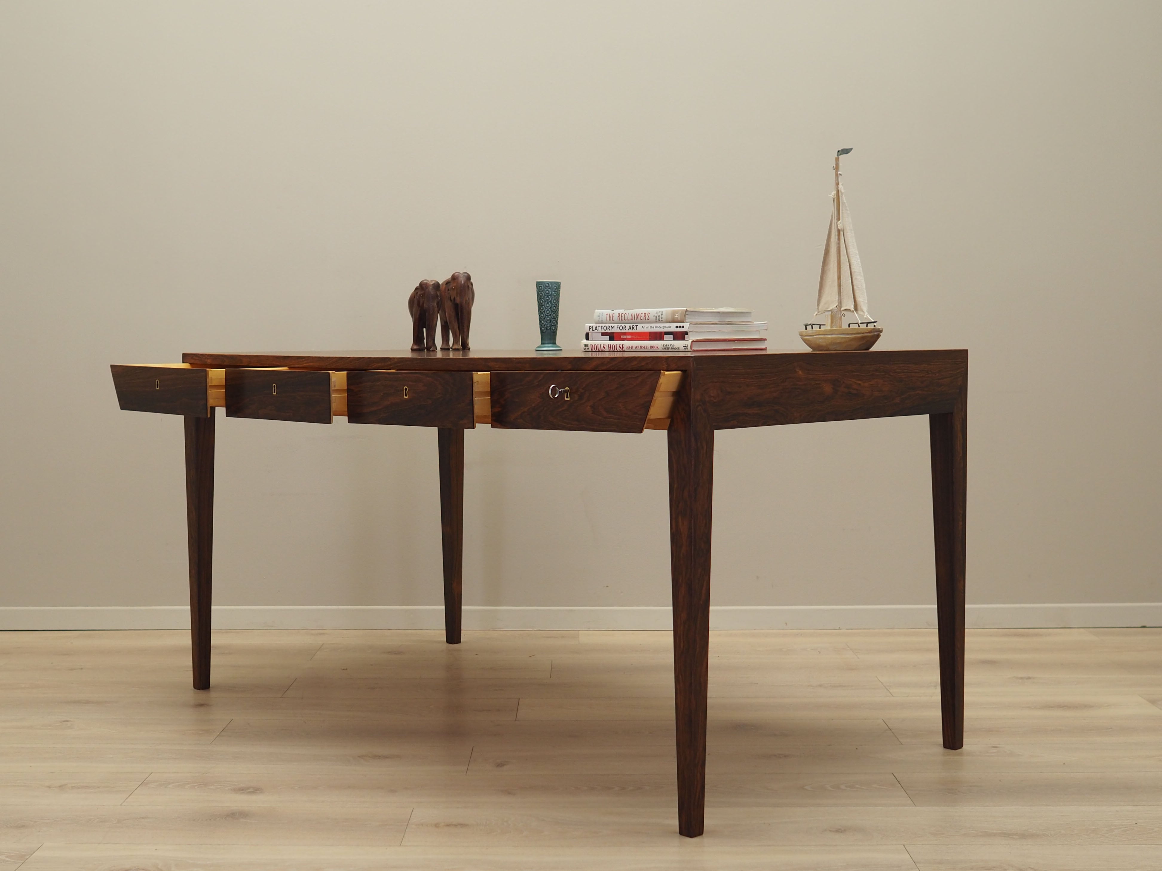 Rosewood_desk,_Danish_design,_1960s,_designer:_Severin_Hansen,_production:_Haslev_Møbelsnedkeri