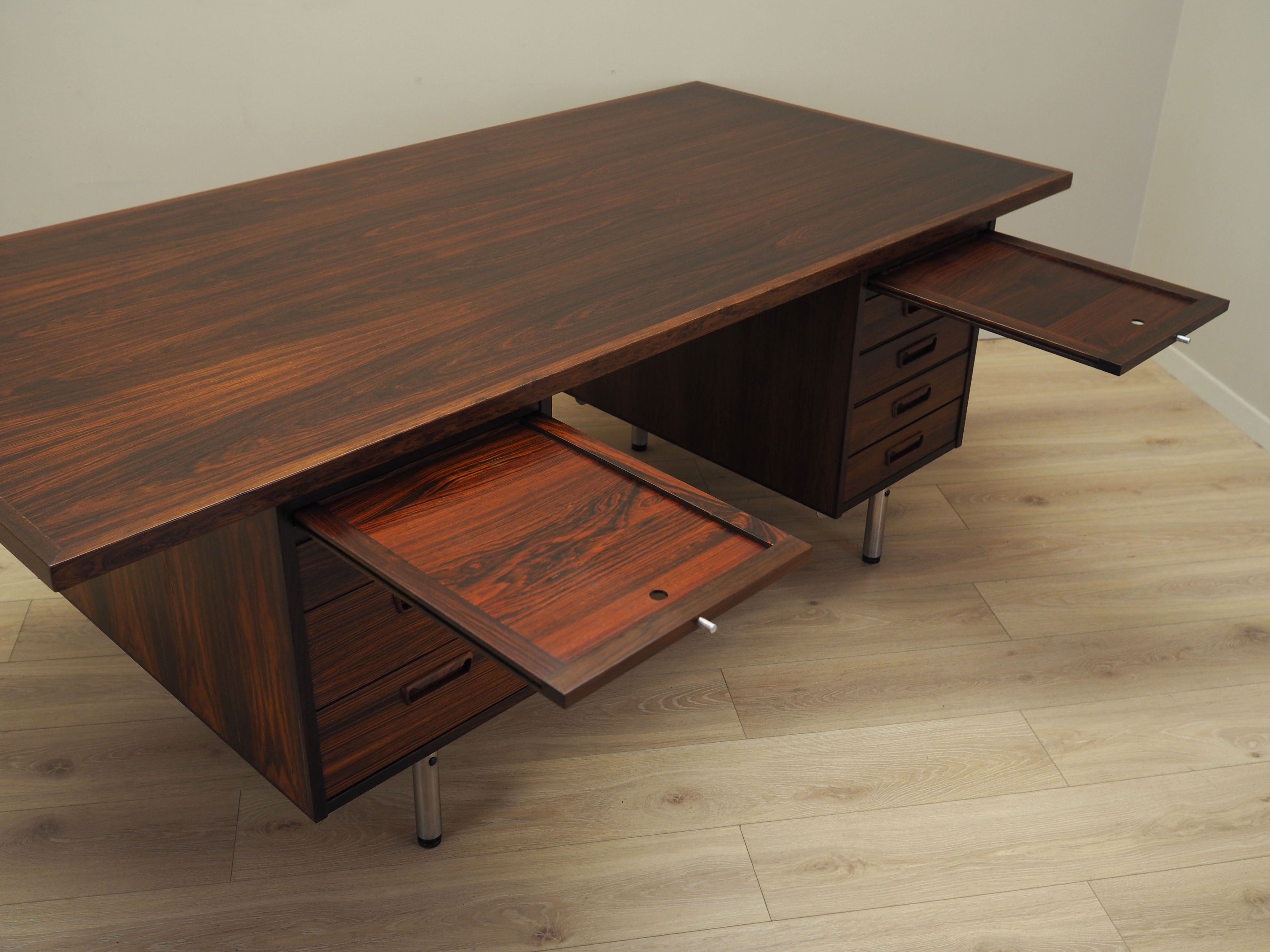 Rosewood_desk,_Danish_design,_1970s,_manufacturer:_Duba_Møbelindustri