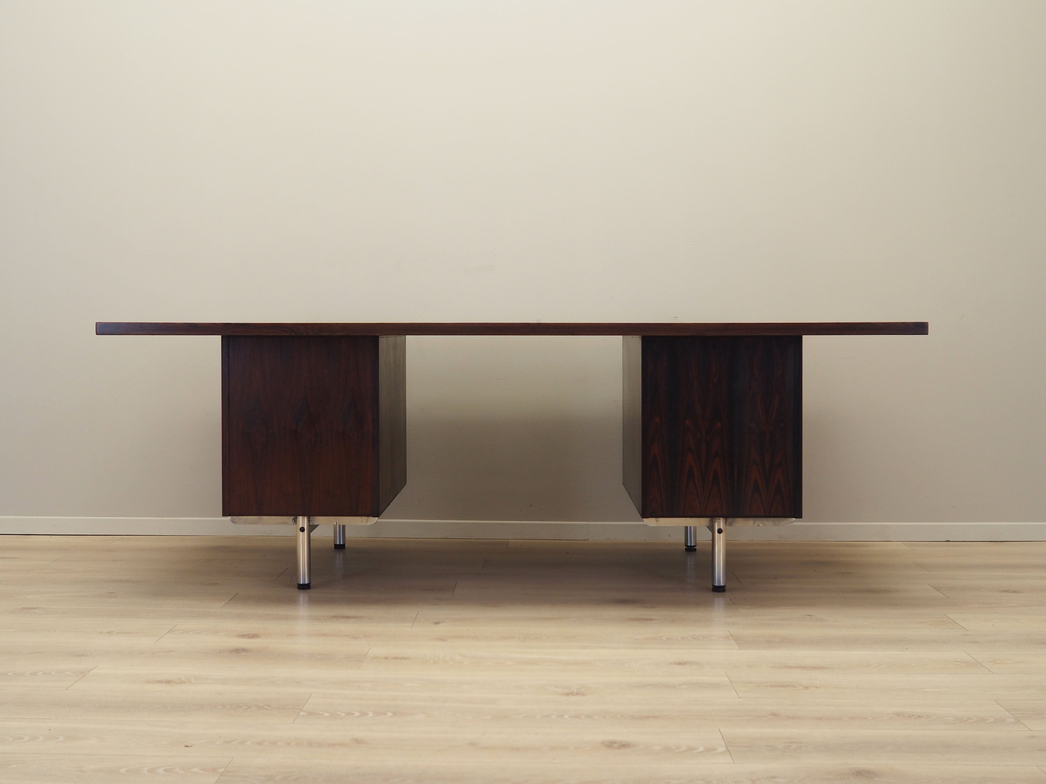Rosewood_desk,_Danish_design,_1970s,_manufacturer:_Duba_Møbelindustri