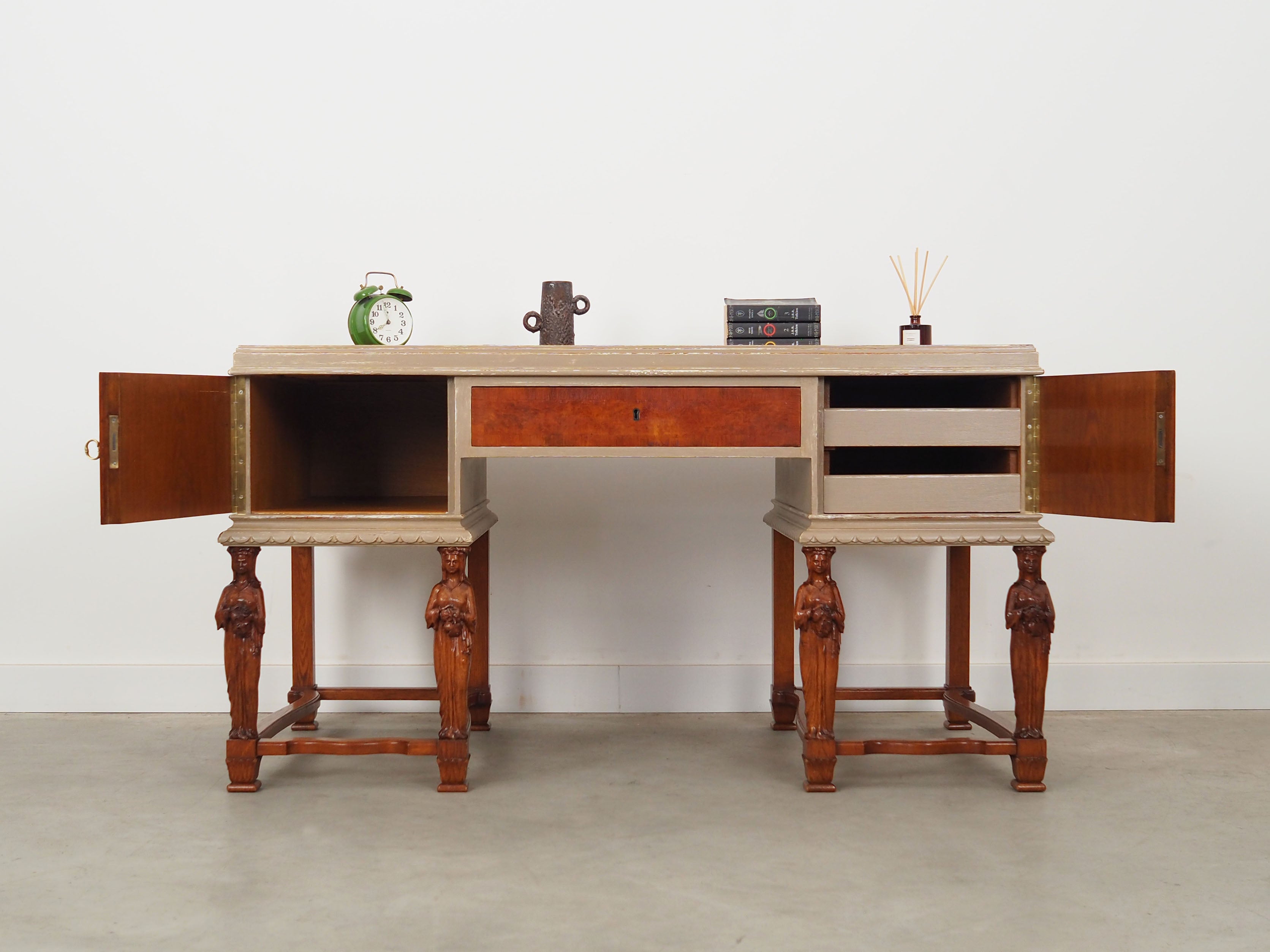 Oak_desk,_Danish_design,_1950s,_production:_Denmark