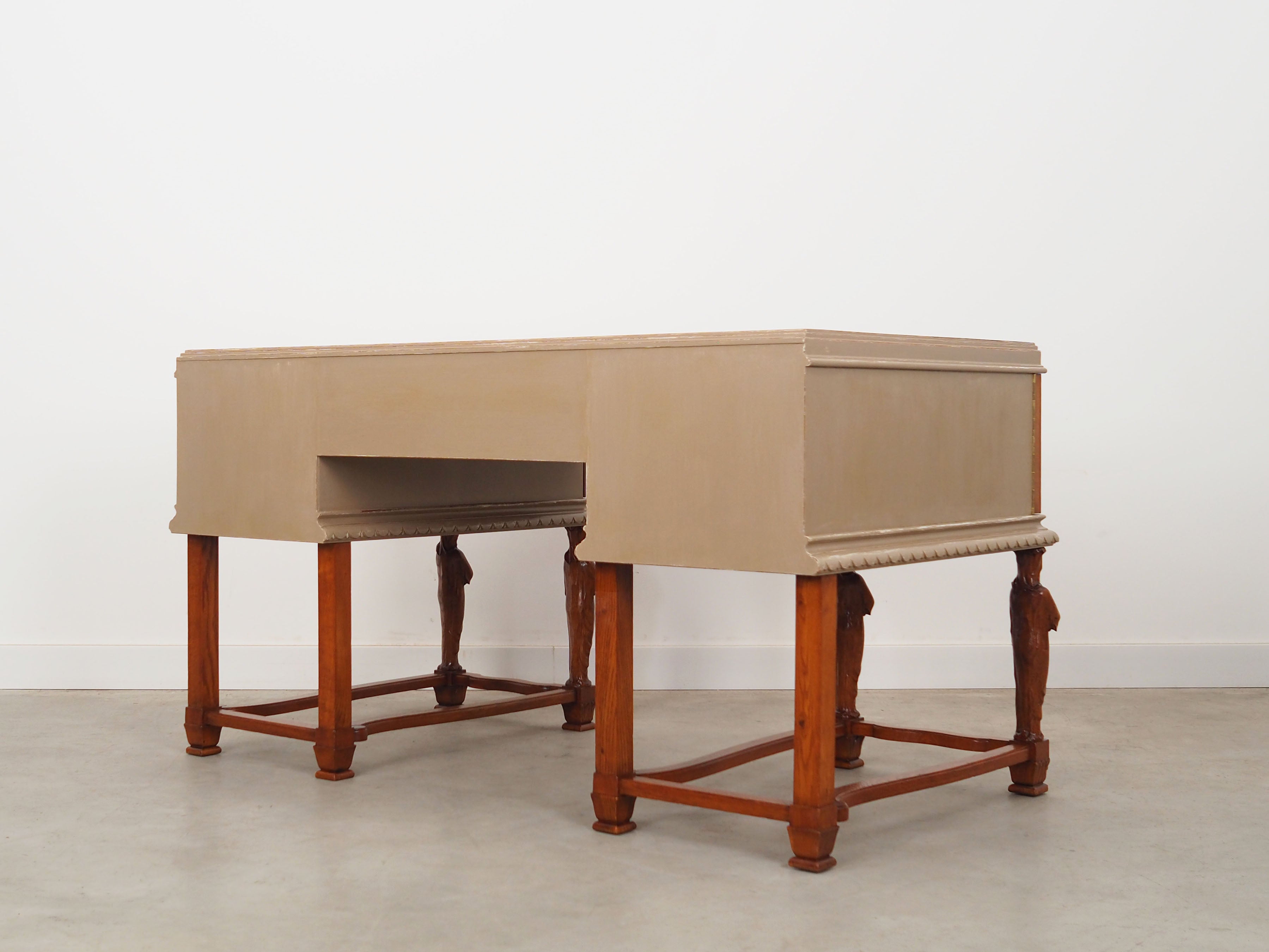 Oak_desk,_Danish_design,_1950s,_production:_Denmark