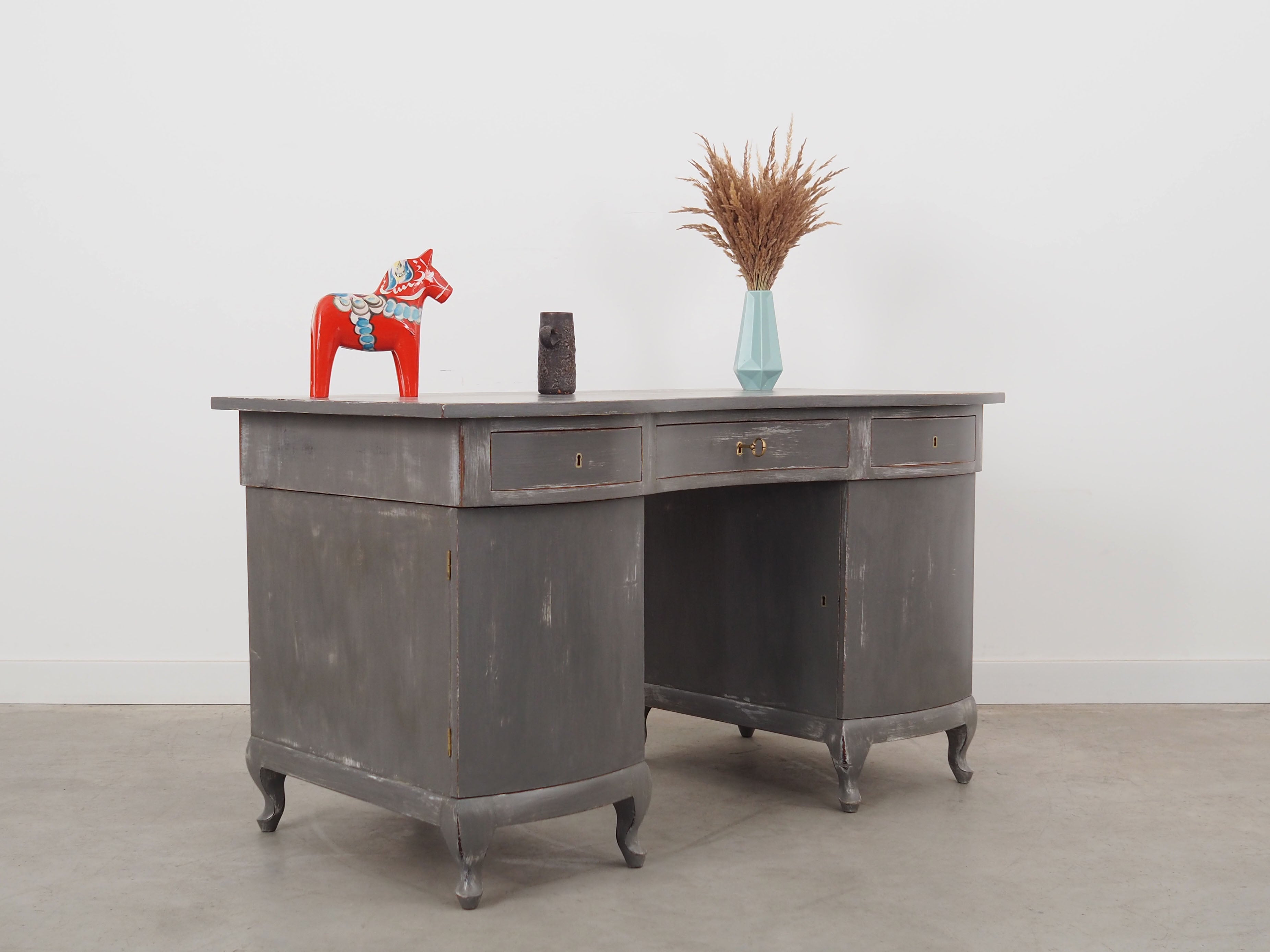 Mahogany_desk,_Danish_design,_1960s,_production:_Denmark