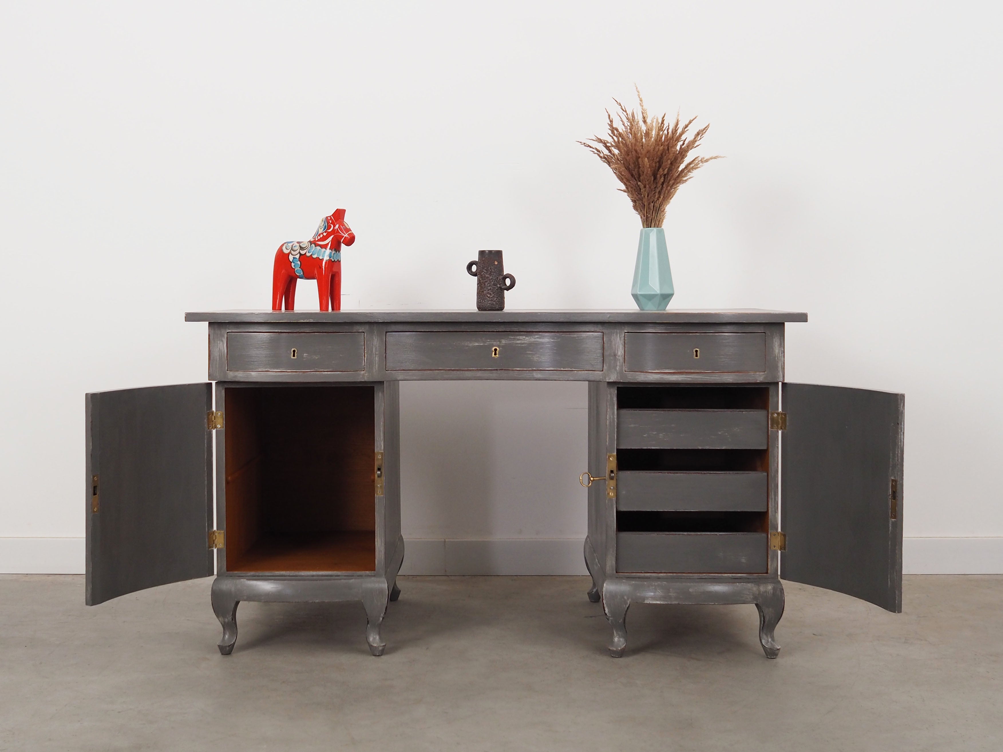 Mahogany_desk,_Danish_design,_1960s,_production:_Denmark
