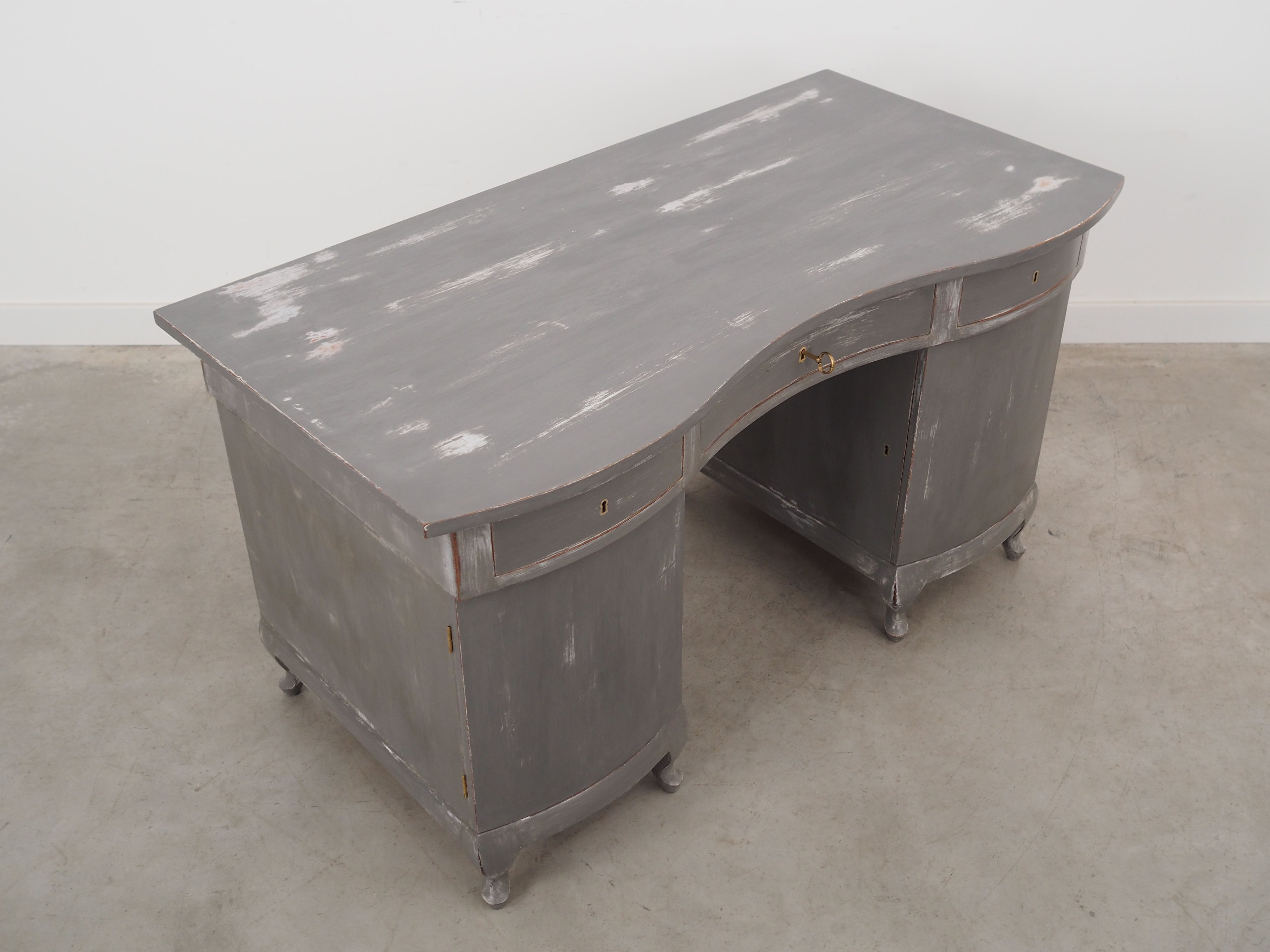 Mahogany_desk,_Danish_design,_1960s,_production:_Denmark