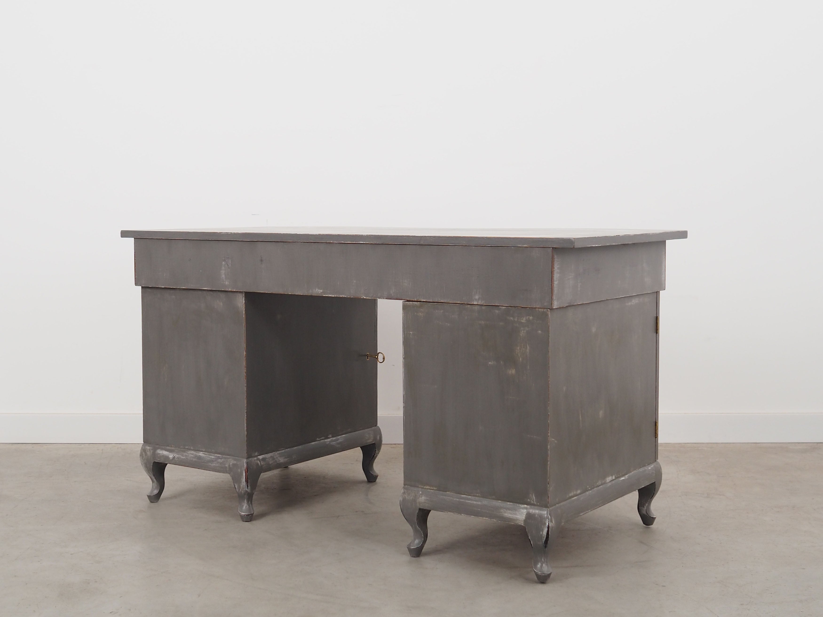 Mahogany_desk,_Danish_design,_1960s,_production:_Denmark