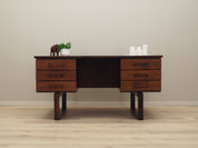 Rosewood_desk,_Danish_design,_1960s,_designer:_Torben_Valeur_&_Henning_Jensen,_manufacturer:_Dyrlund