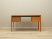 Ash_desk,_Danish_design,_1970s,_production:_Denmark