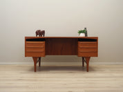 Teak_desk,_Danish_design,_1960s,_designer:_Vald_Mortensen,_production:_Odense