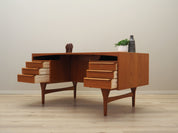 Teak_desk,_Danish_design,_1960s,_designer:_Vald_Mortensen,_production:_Odense
