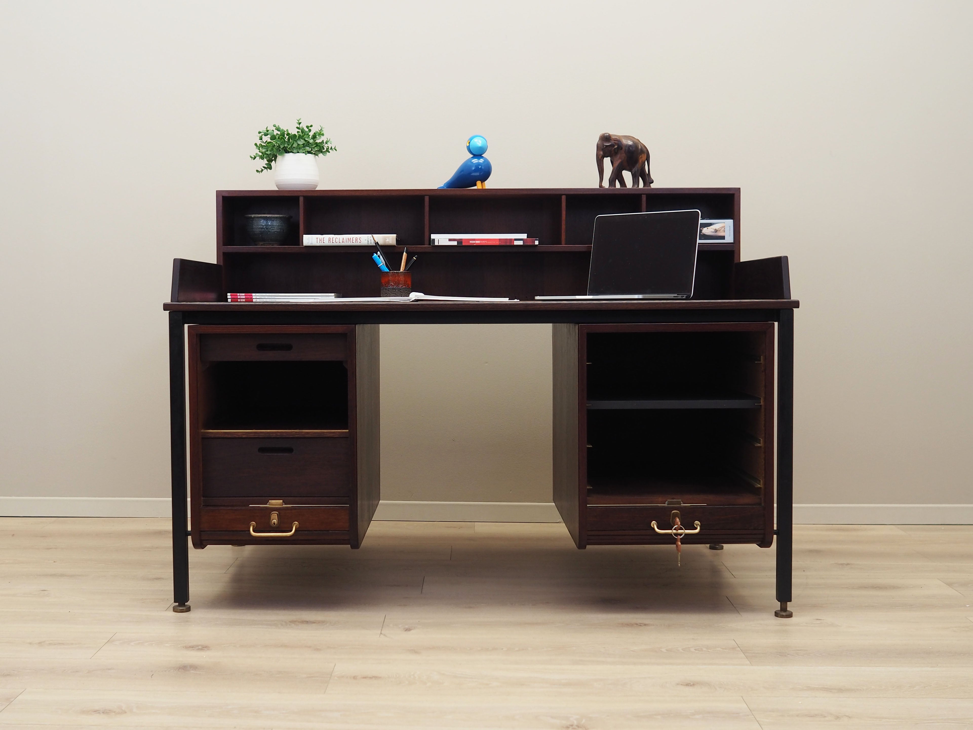 Oak_desk,_Danish_design,_1970s,_production:_Denmark