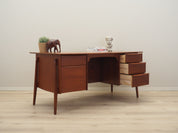 Teak_desk,_Danish_design,_1960s,_designer:_Svend_Age_Madsen