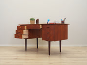 Teak_desk,_Danish_design,_1970s,_production:_Denmark