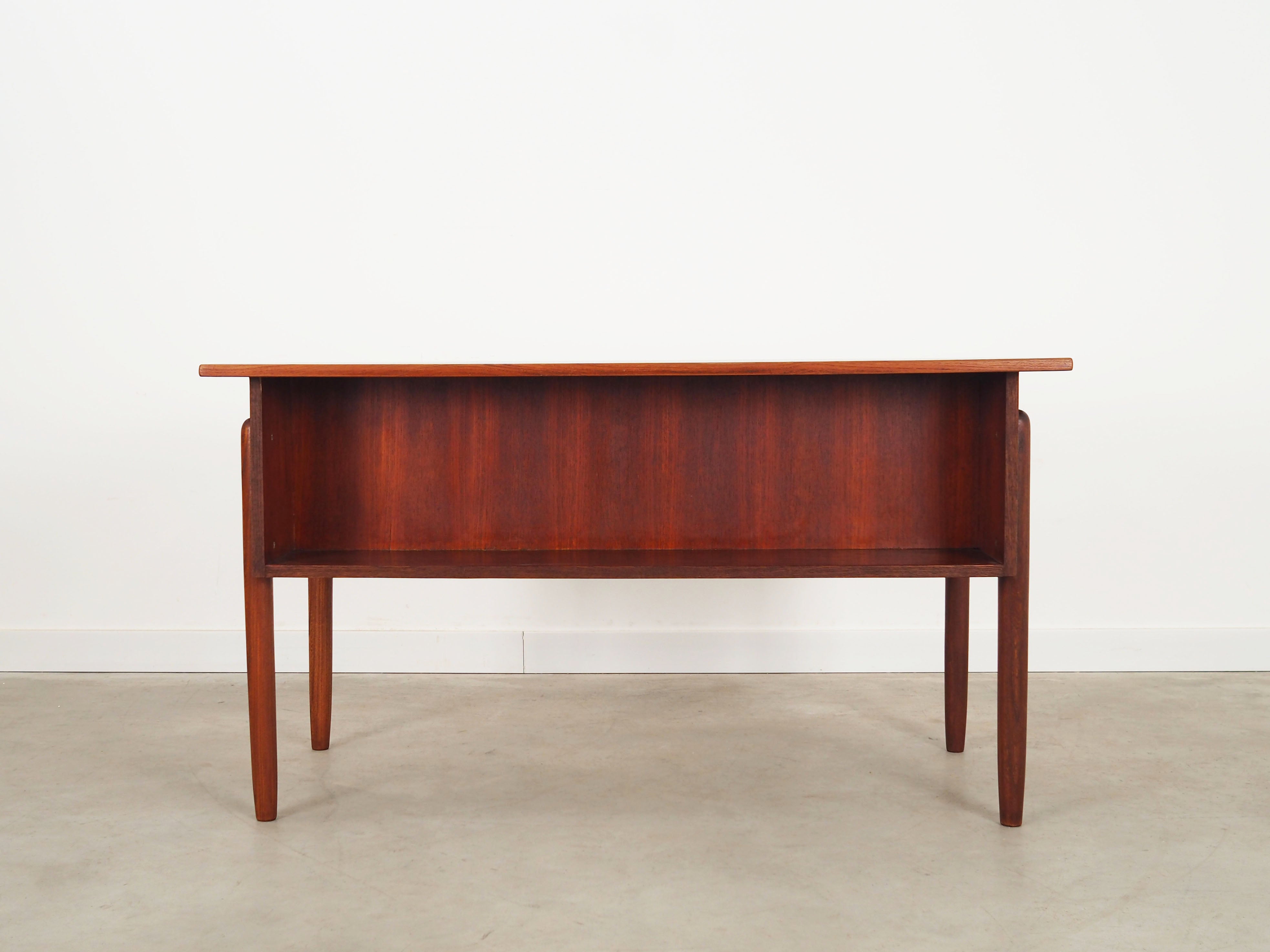 Teak_desk,_Danish_design,_1960s,_production:_Denmark