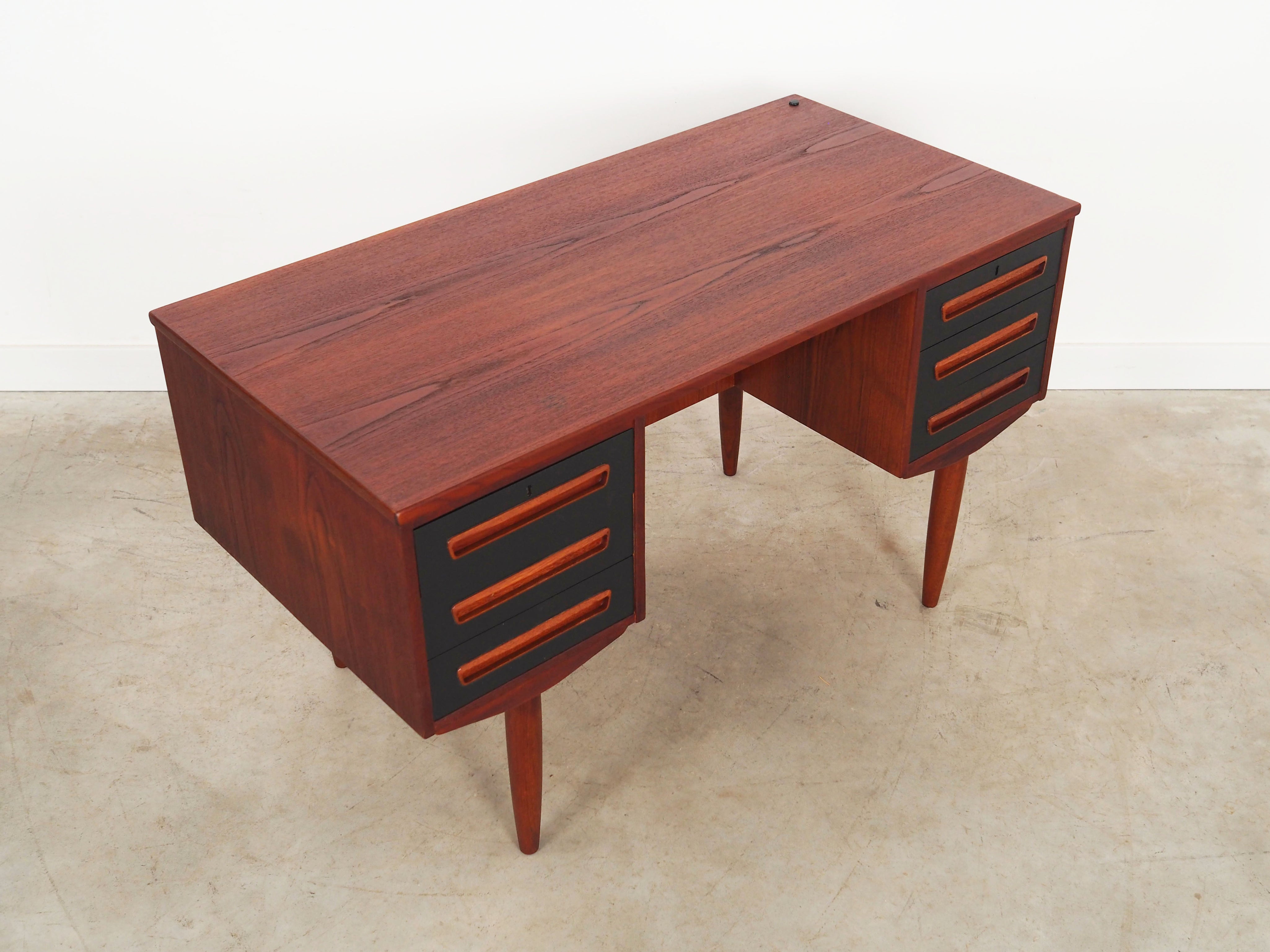 Teak_desk,_Danish_design,_1970s,_manufacturer:_A.P._Møbler_Svenstrup