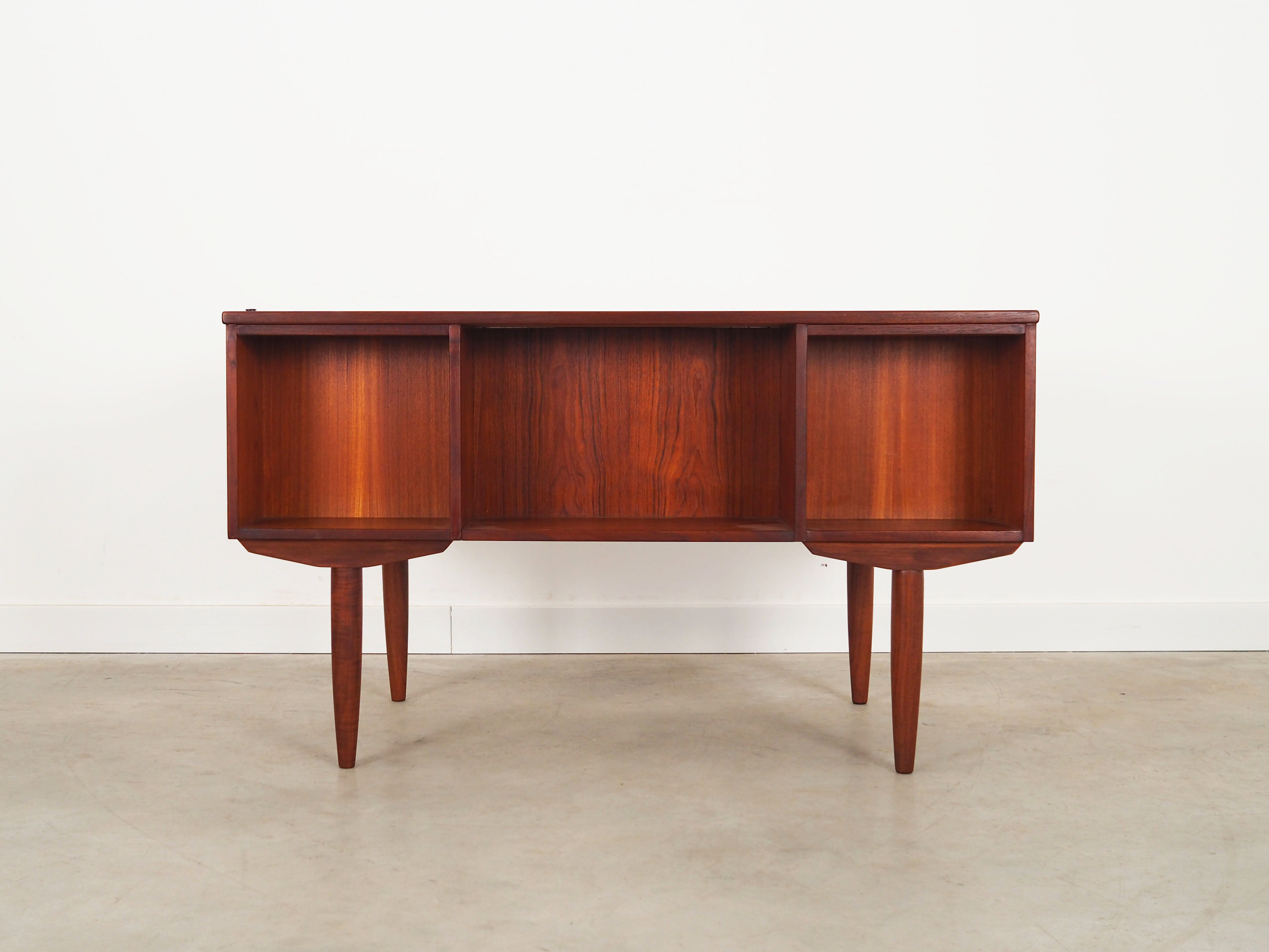 Teak_desk,_Danish_design,_1970s,_manufacturer:_A.P._Møbler_Svenstrup