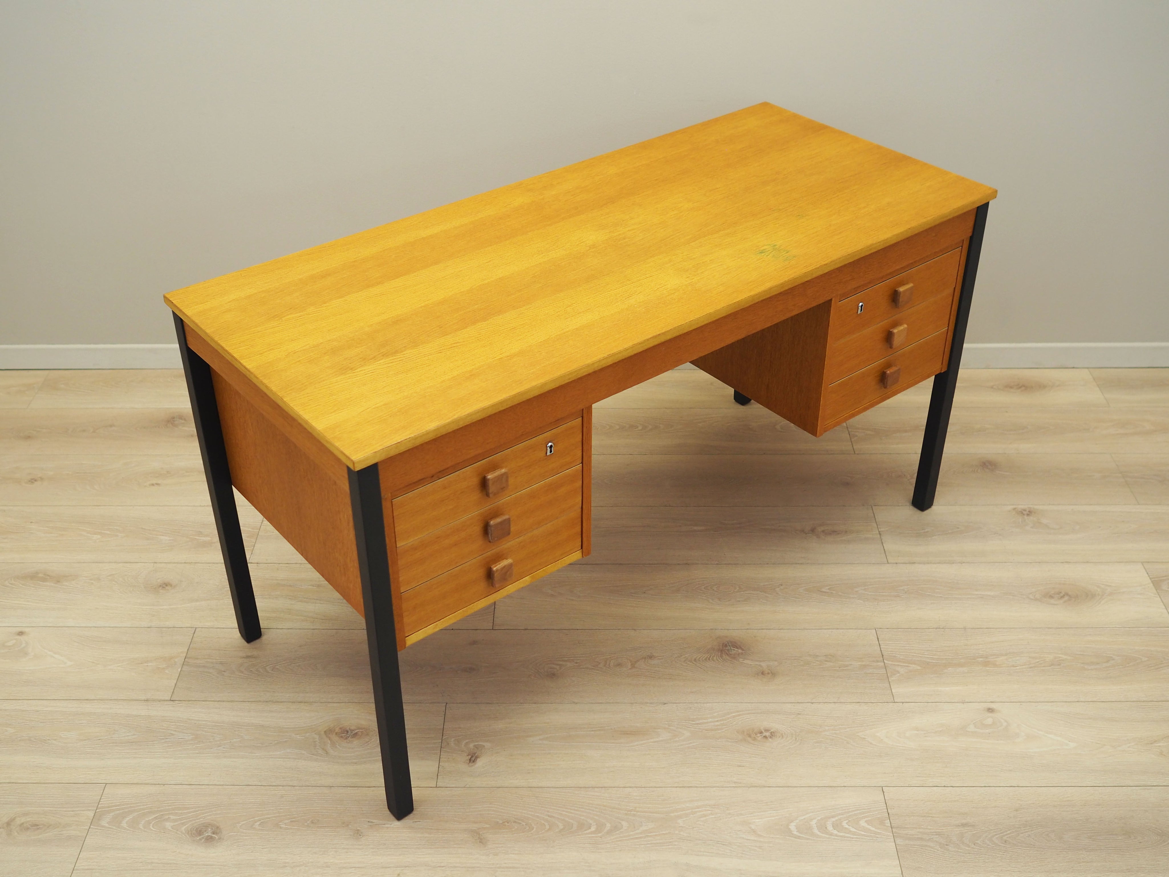 Ash_desk,_Danish_design,_1970s,_manufacturer:_Domino_Møbler