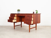 Teak_desk,_Danish_design,_1970s,_production:_Denmark