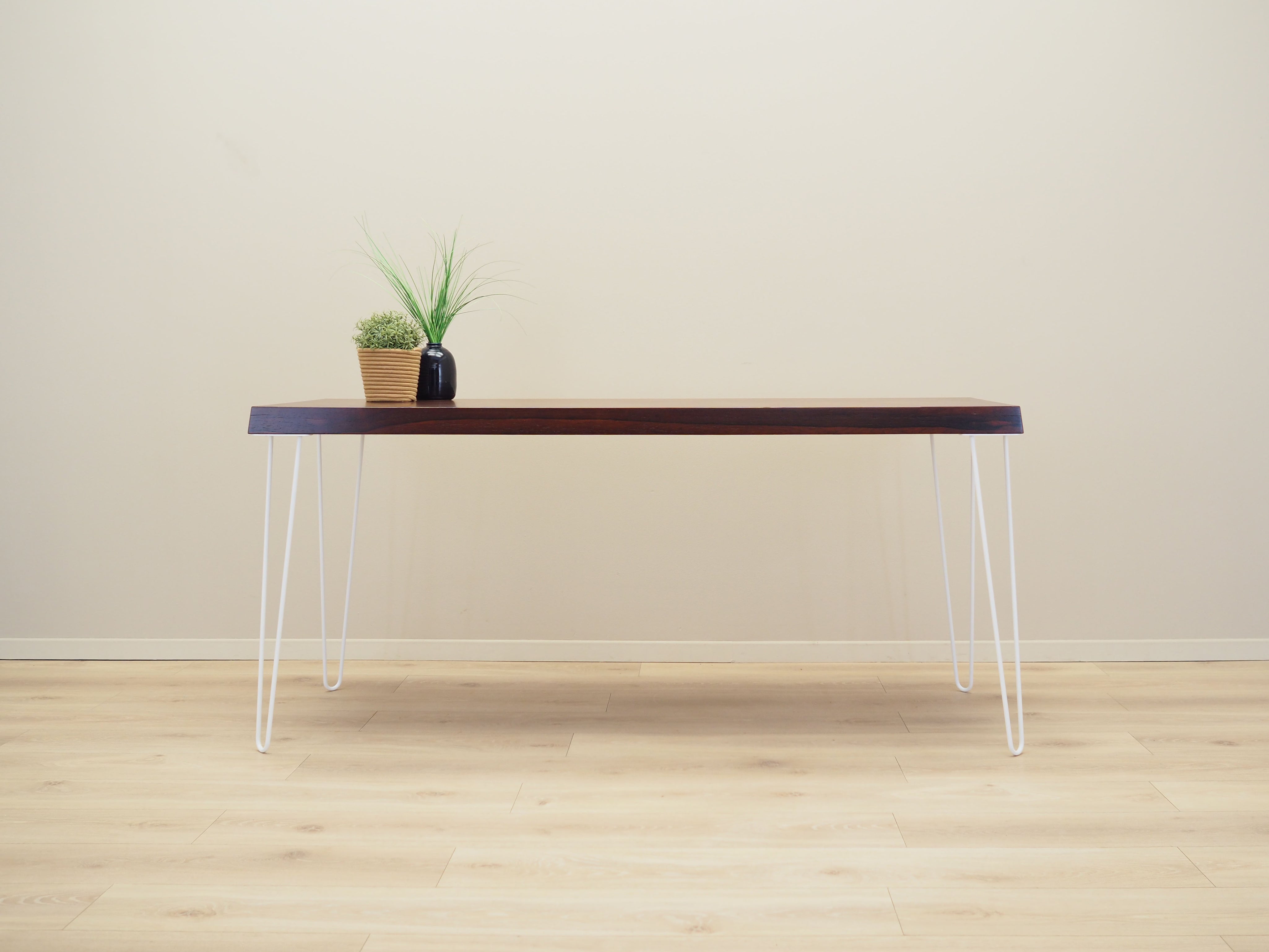 Rosewood_desk,_Danish_design,_1970s,_production:_Denmark