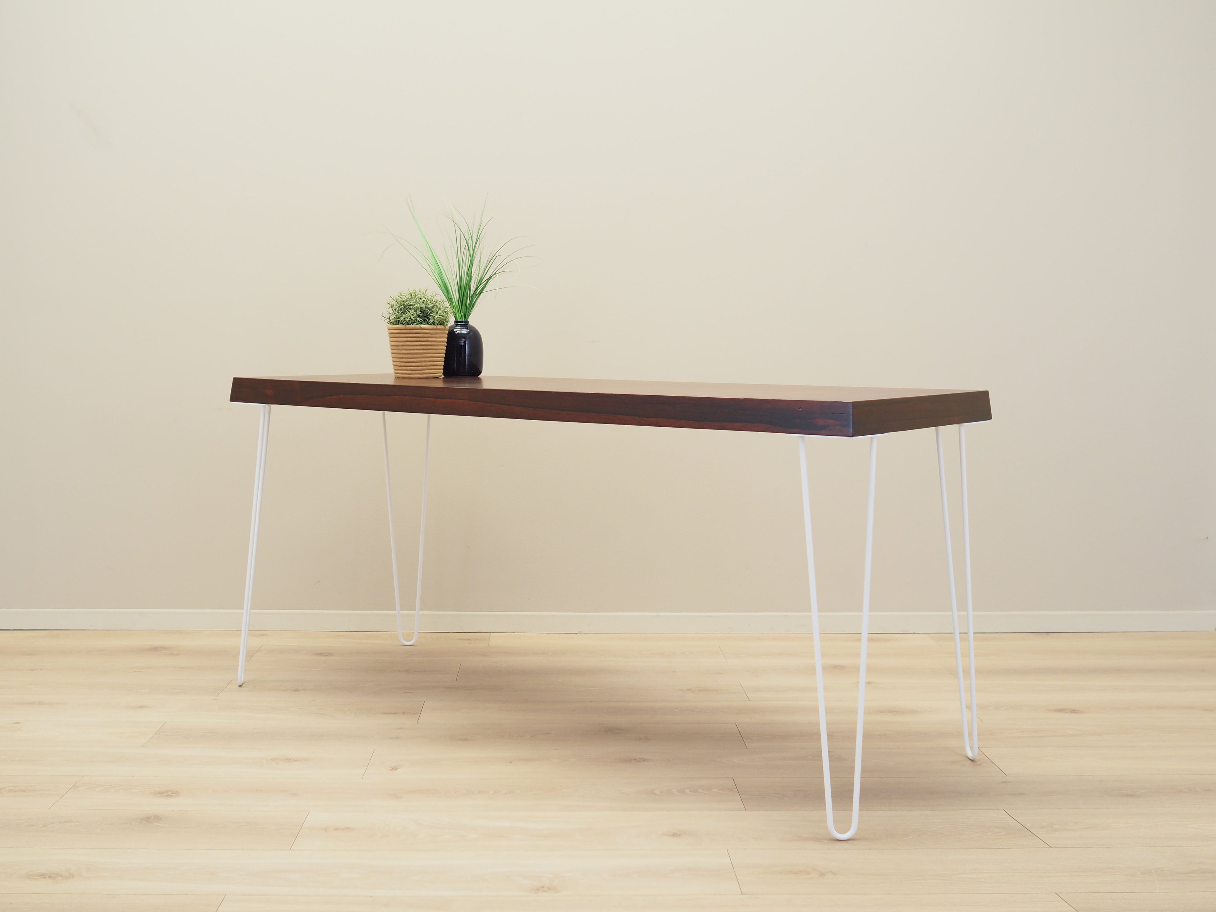 Rosewood_desk,_Danish_design,_1970s,_production:_Denmark