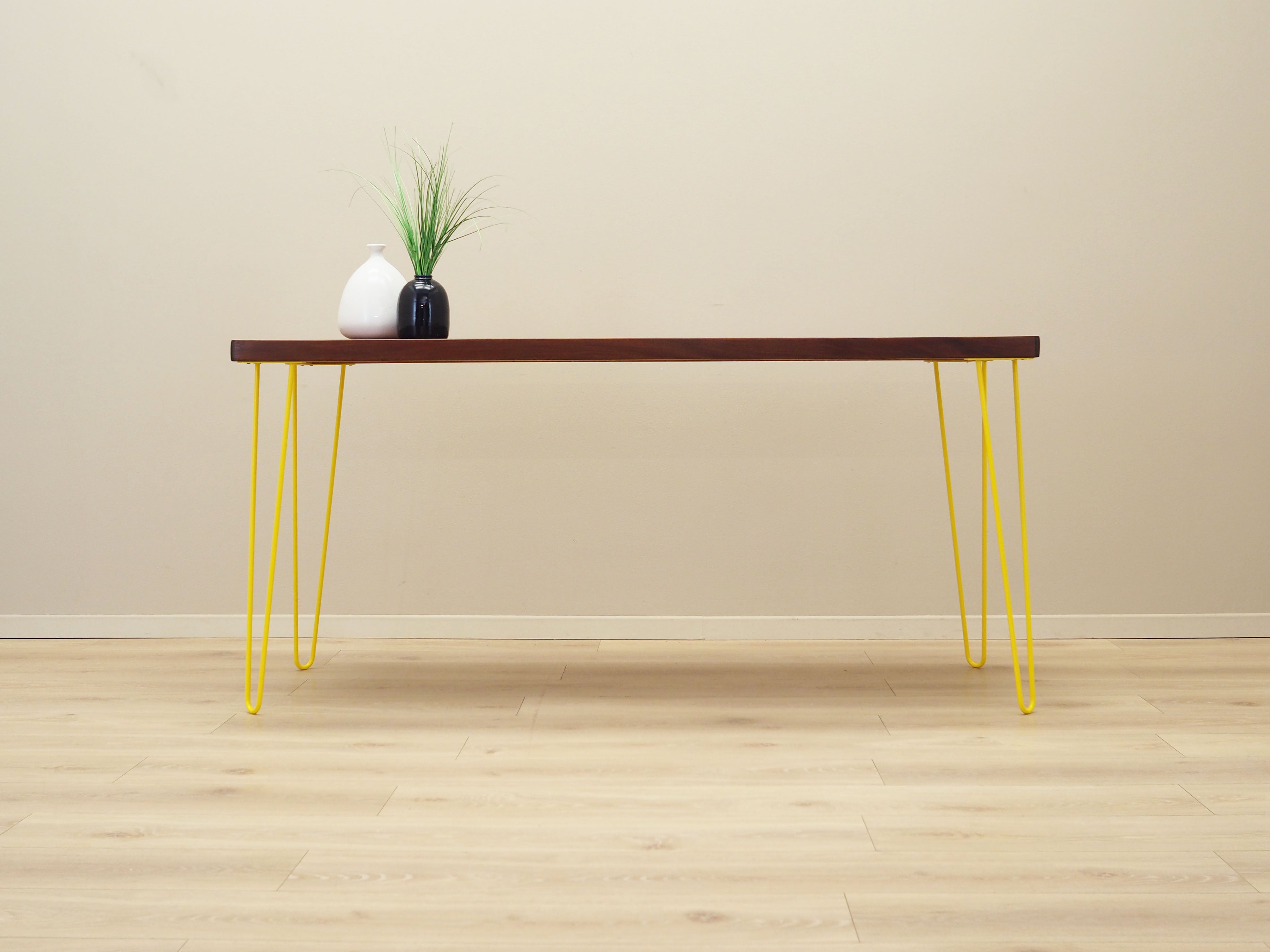 Teak_desk,_Danish_design,_1970s,_production:_Denmark