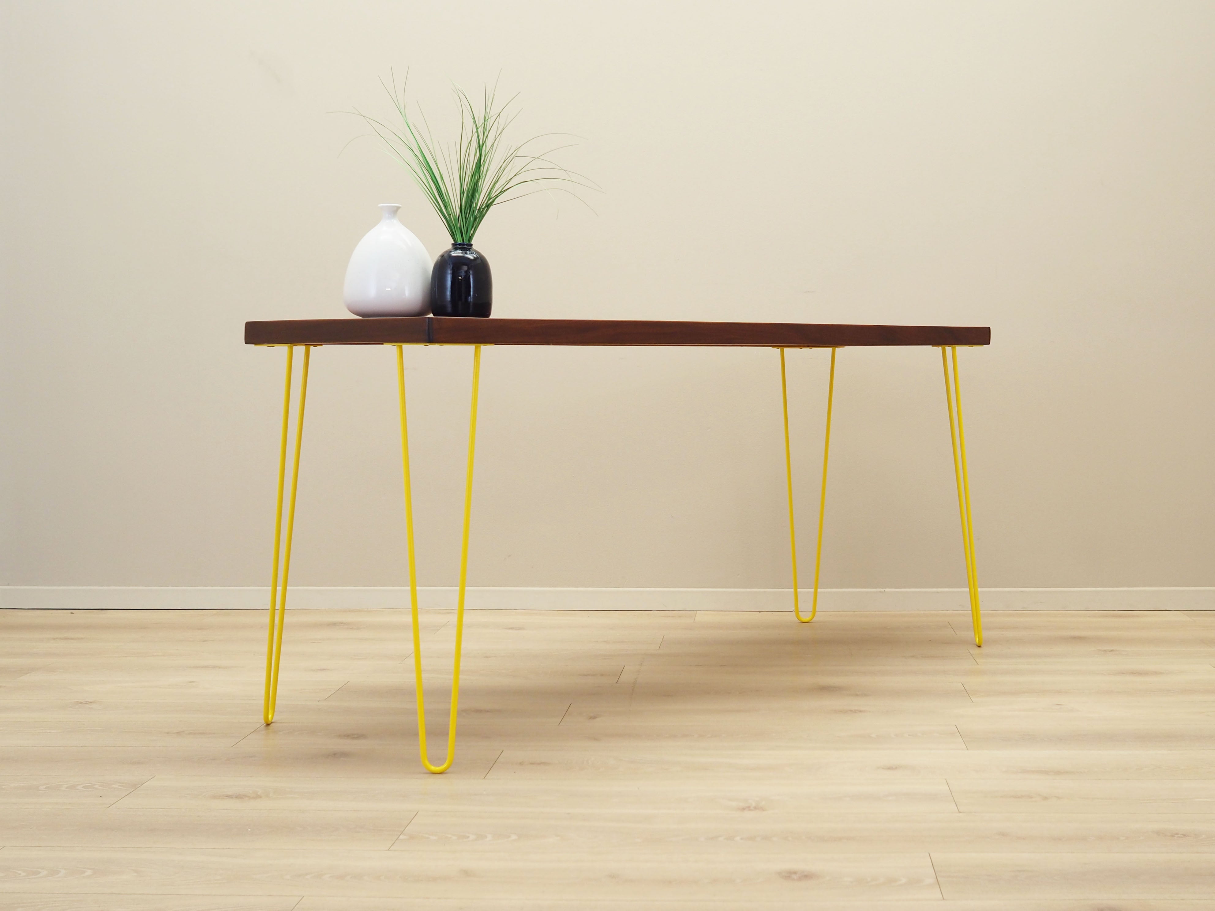 Teak_desk,_Danish_design,_1970s,_production:_Denmark