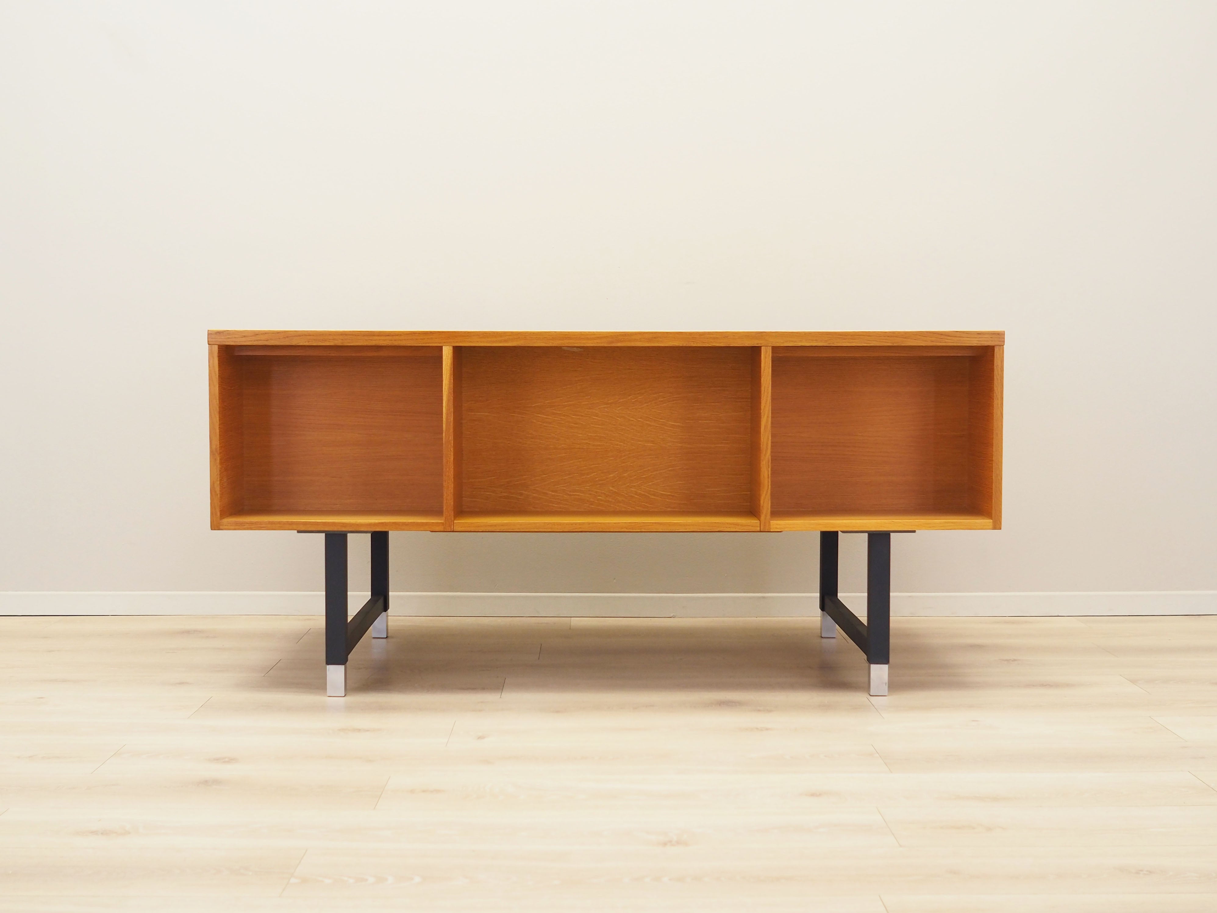 Ash_desk,_Danish_design,_1970s,_manufacturer:_Eigil_Petersens_Møbelfabrik