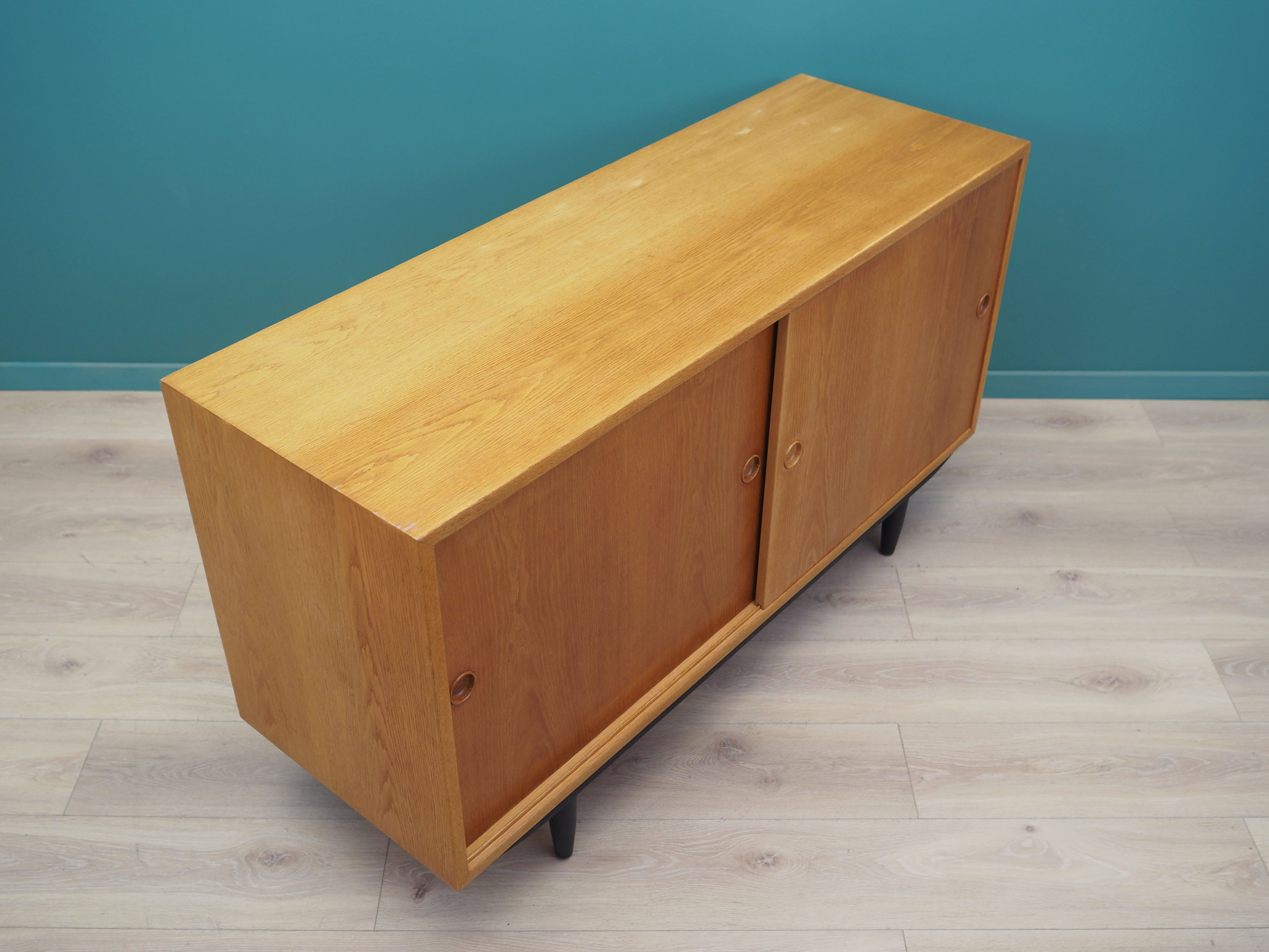 Oak_cabinet,_Scandinavian_design,_1960s,_designer:_Børge_Mogensen,_manufacturer:_AB_Karl_Andersson_&_Söner