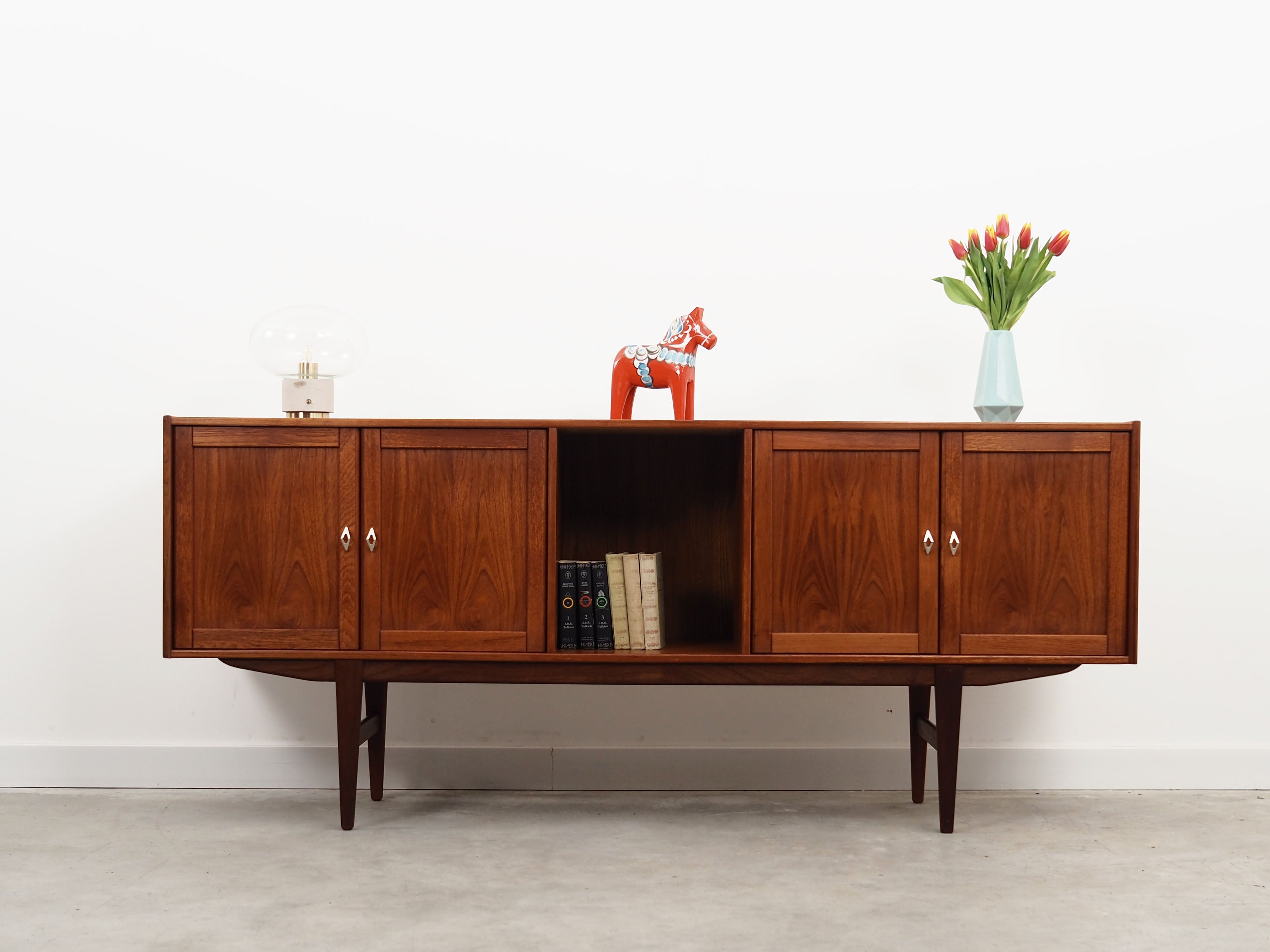 Teak_sideboard,_Danish_design,_1970s,_production:_Denmark