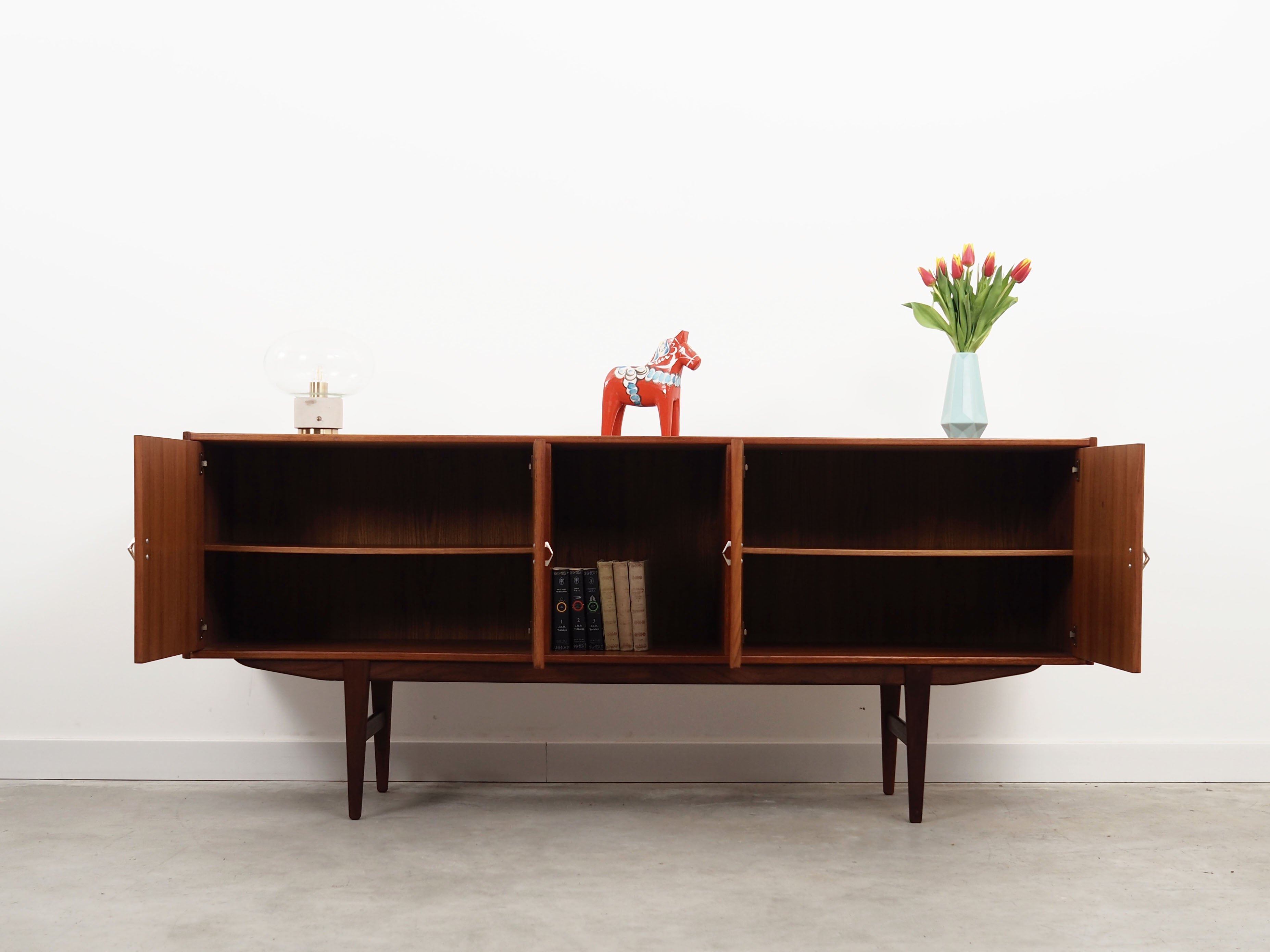 Teak_sideboard,_Danish_design,_1970s,_production:_Denmark