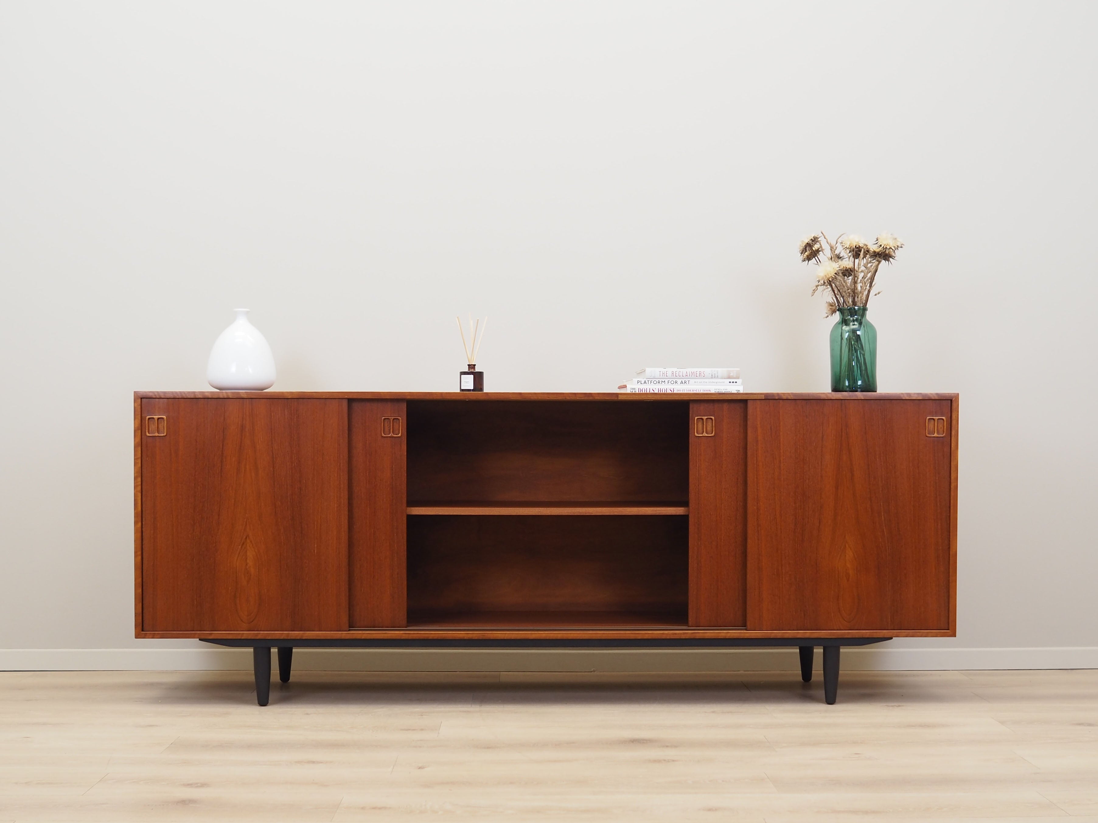 Teak_sideboard,_Danish_design,_1970s,_production:_Denmark