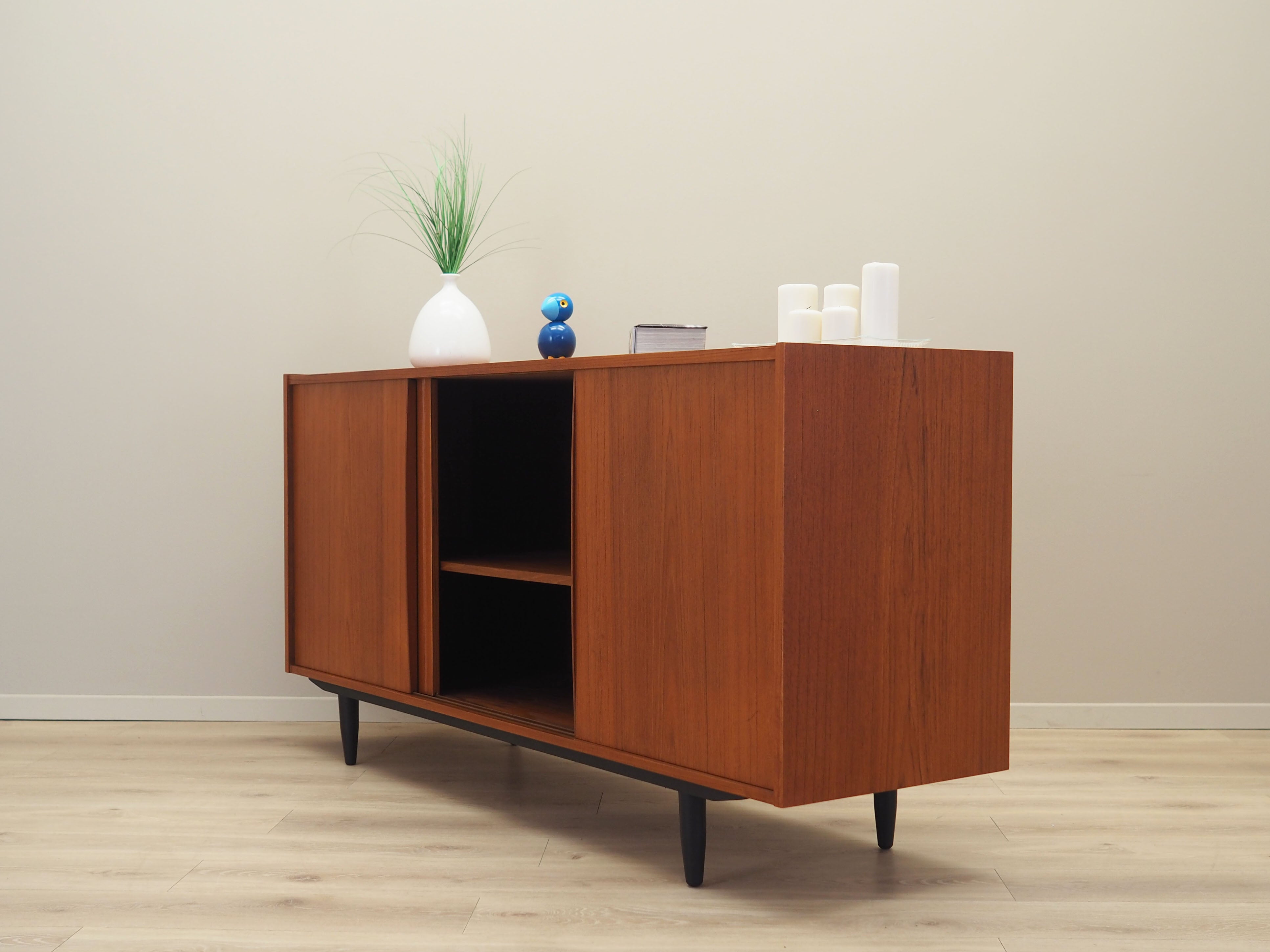 Teak_sideboard,_Danish_design,_1970s,_production:_Denmark