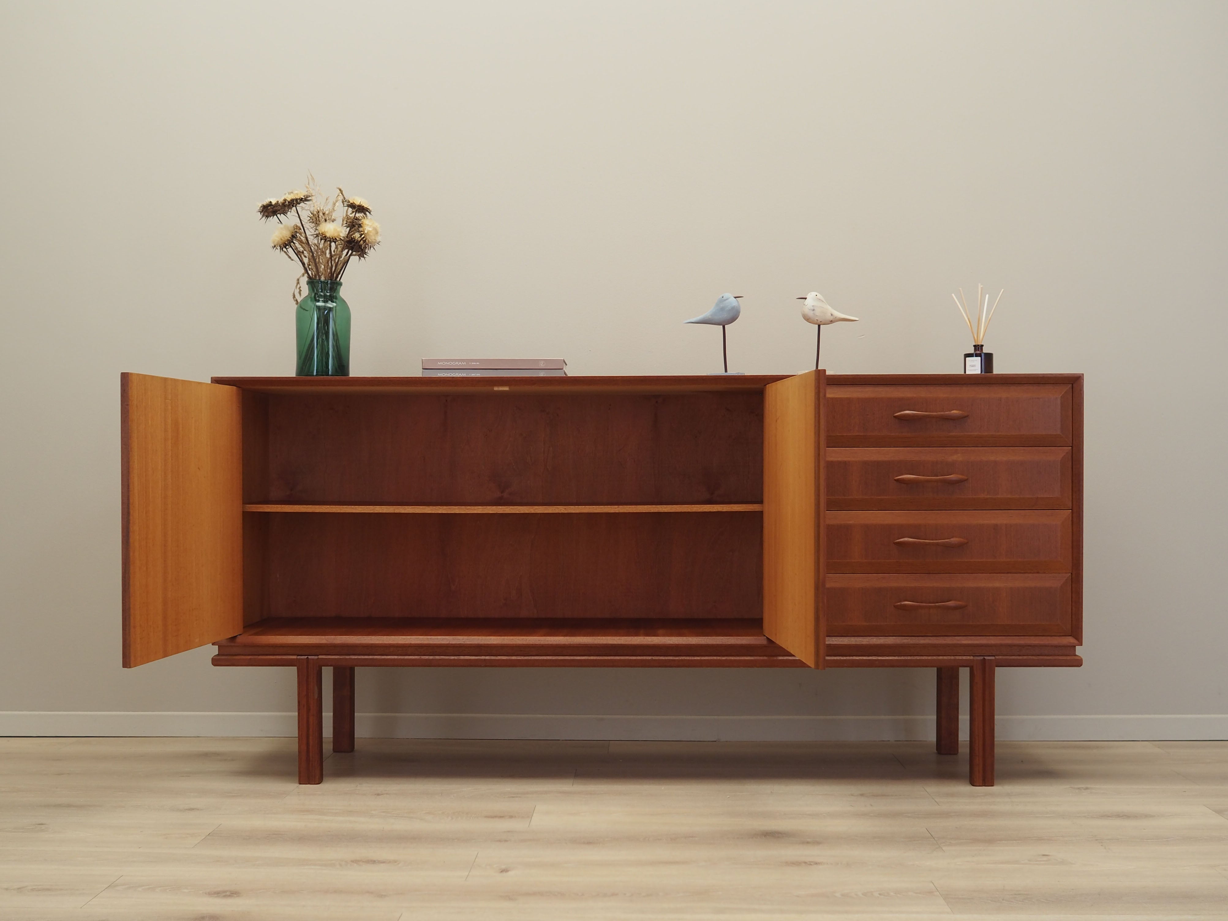 Teak_sideboard,_Swedish_design,_1960s,_manufacture:_Örnen_Möbelfabrik