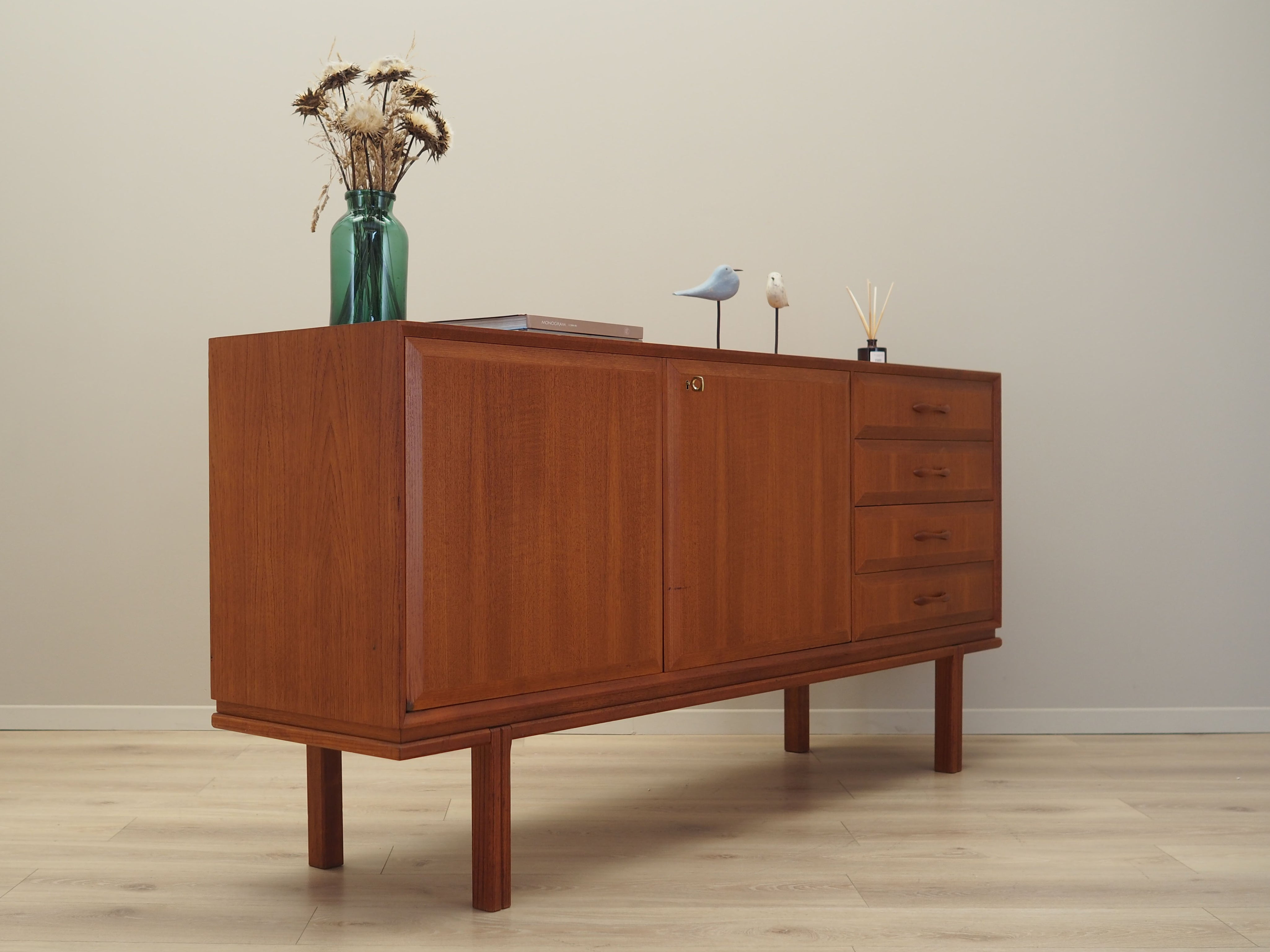 Teak_sideboard,_Swedish_design,_1960s,_manufacture:_Örnen_Möbelfabrik