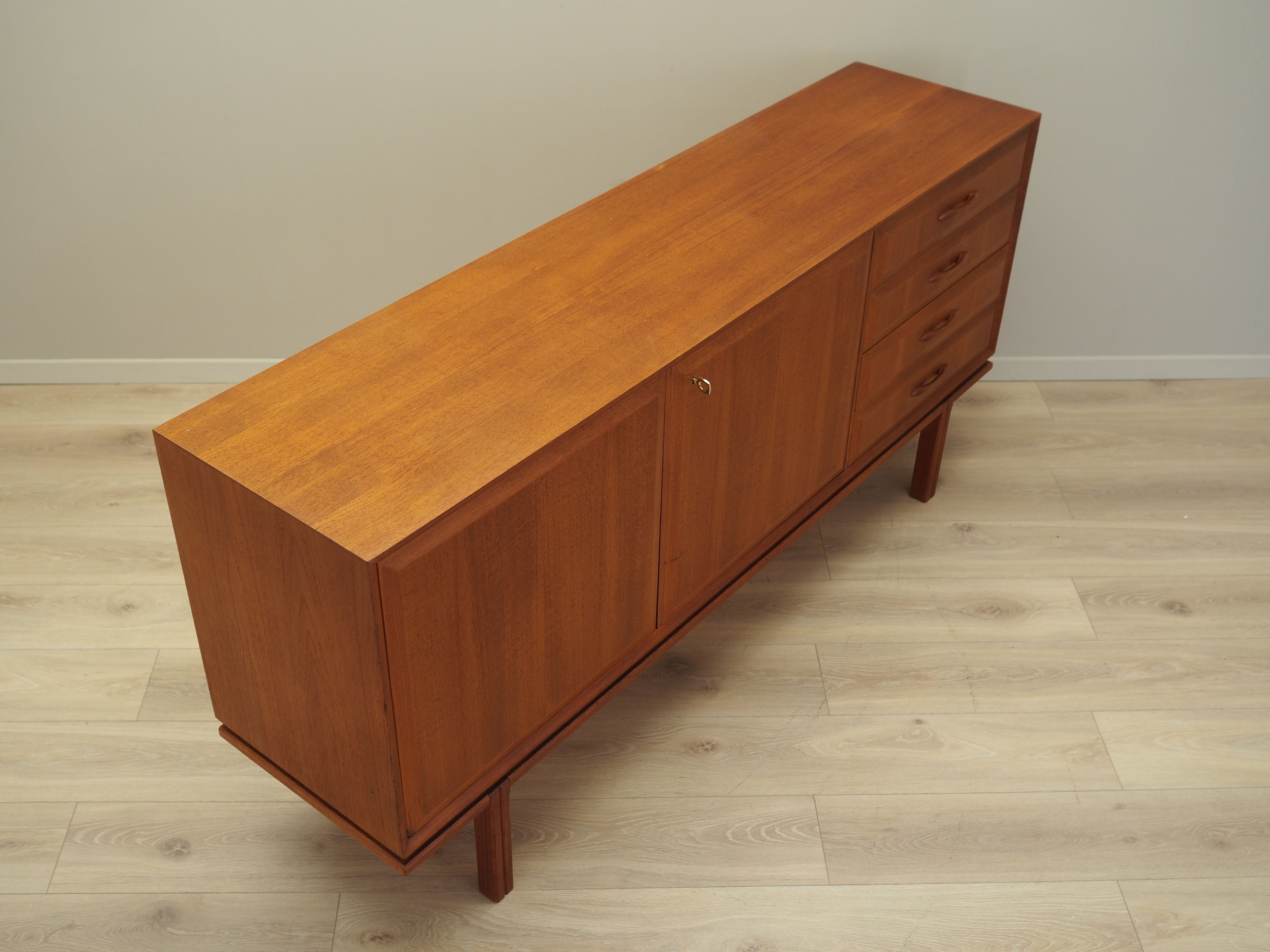Teak_sideboard,_Swedish_design,_1960s,_manufacture:_Örnen_Möbelfabrik