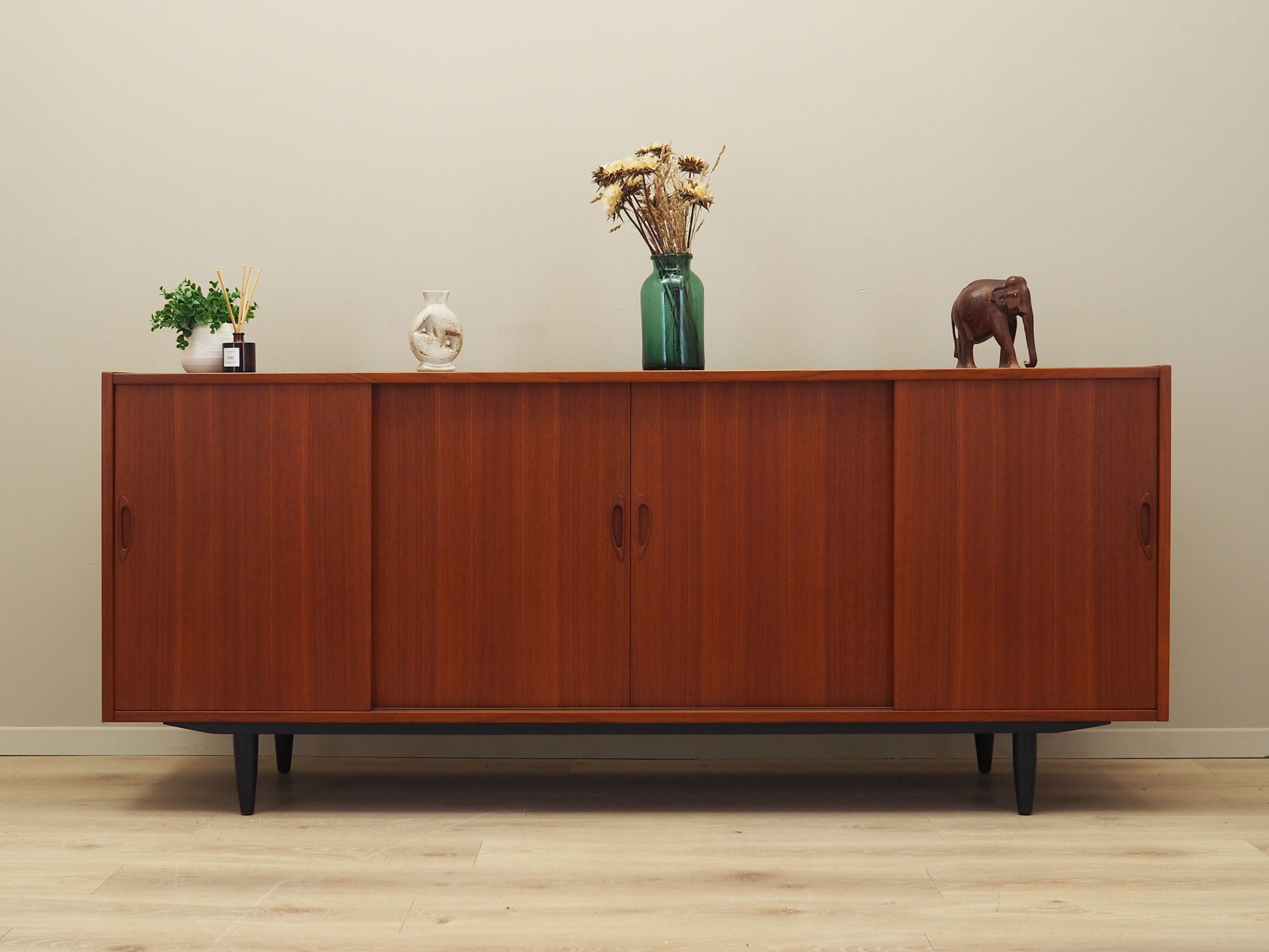 Teak_sideboard,_Danish_design,_1970s,_production:_Denmark