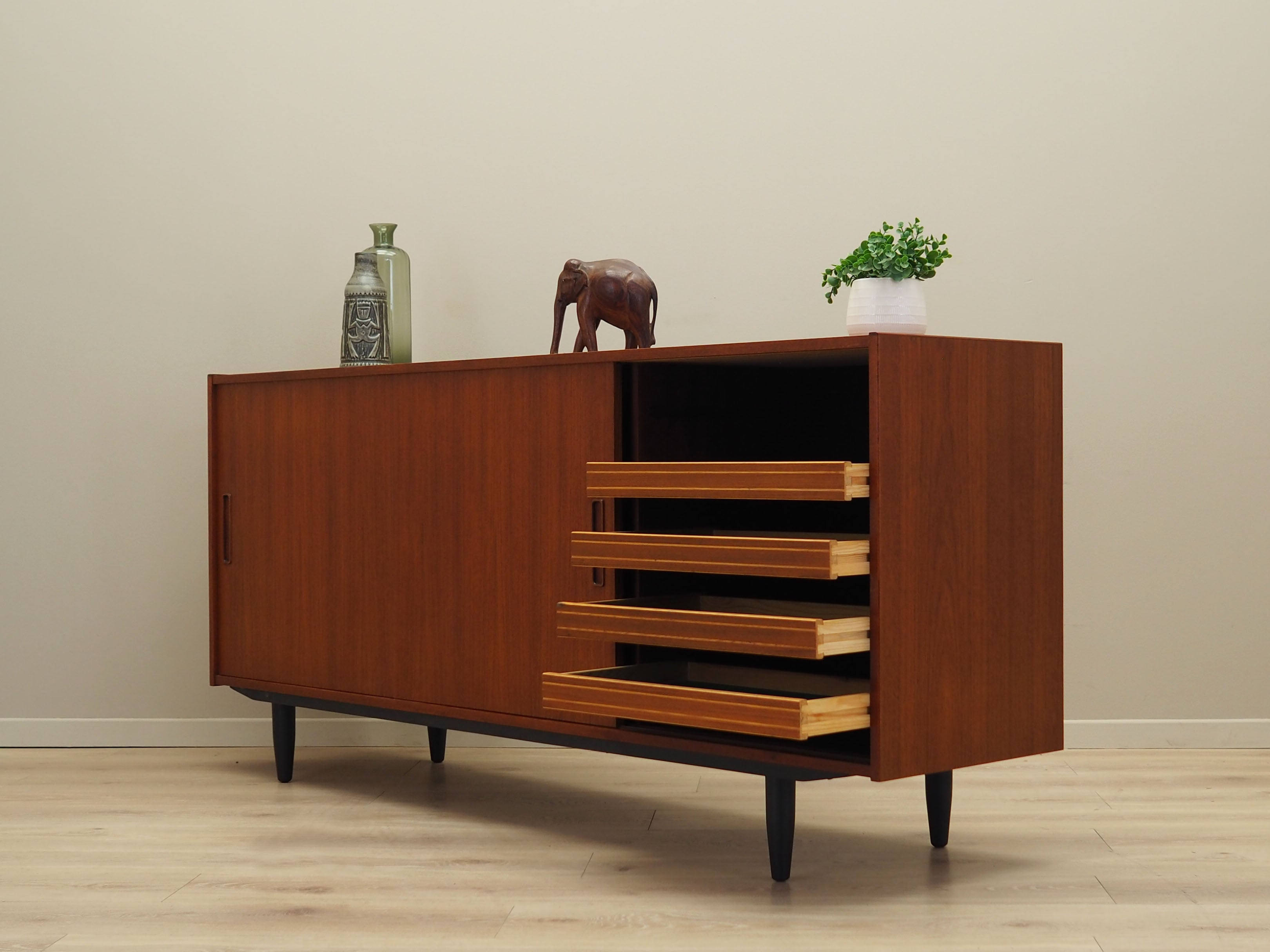Teak_sideboard,_Danish_design,_1970s,_production:_Denmark
