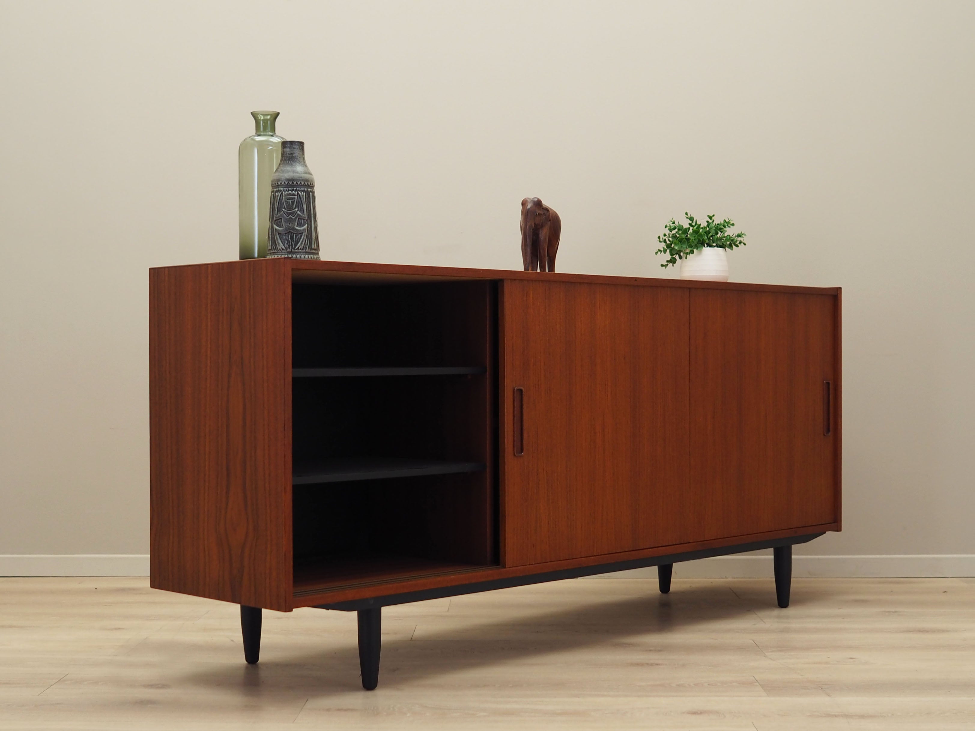 Teak_sideboard,_Danish_design,_1970s,_production:_Denmark