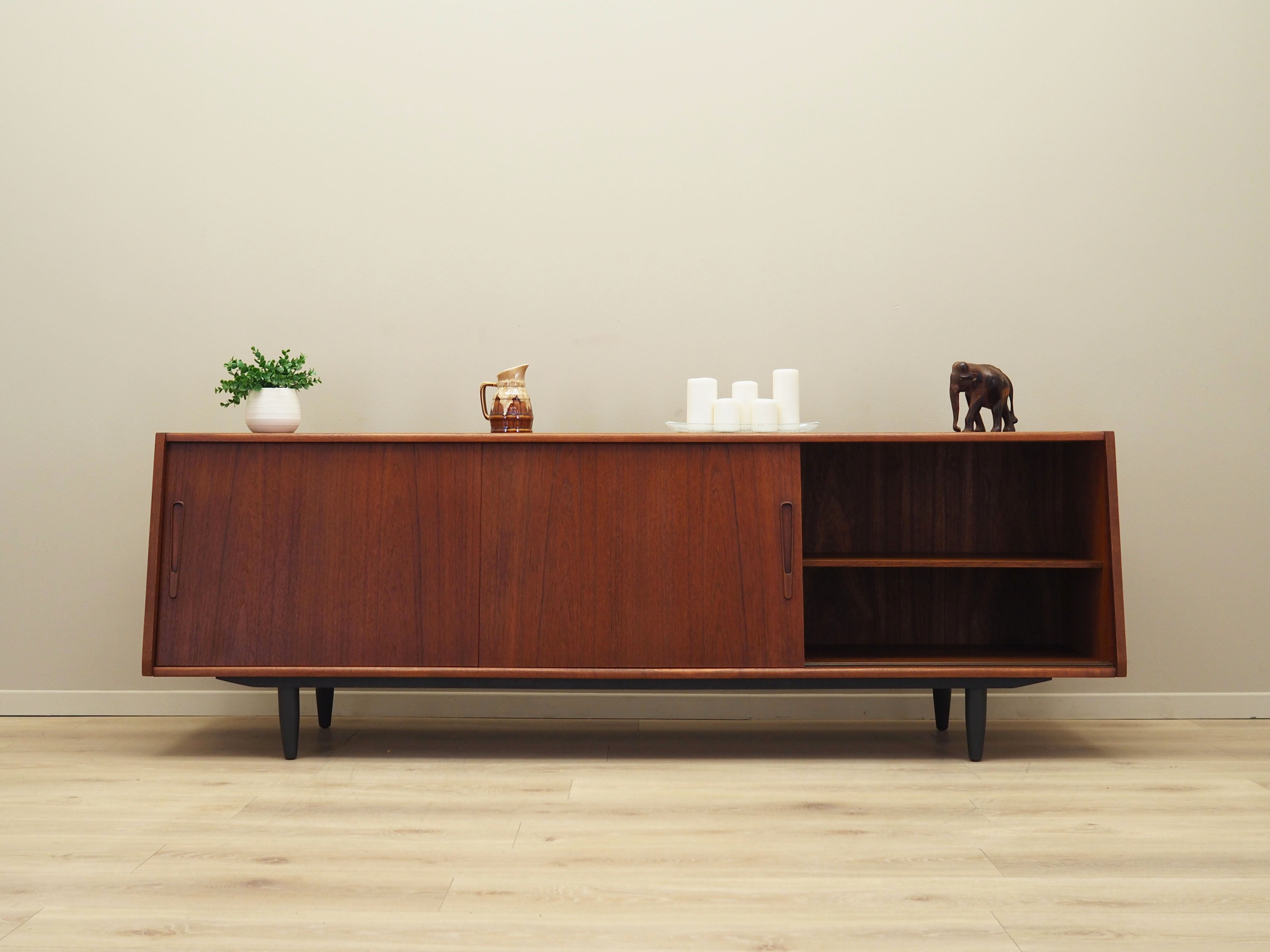 Teak_sideboard,_Danish_design,_1970s,_production:_Denmark