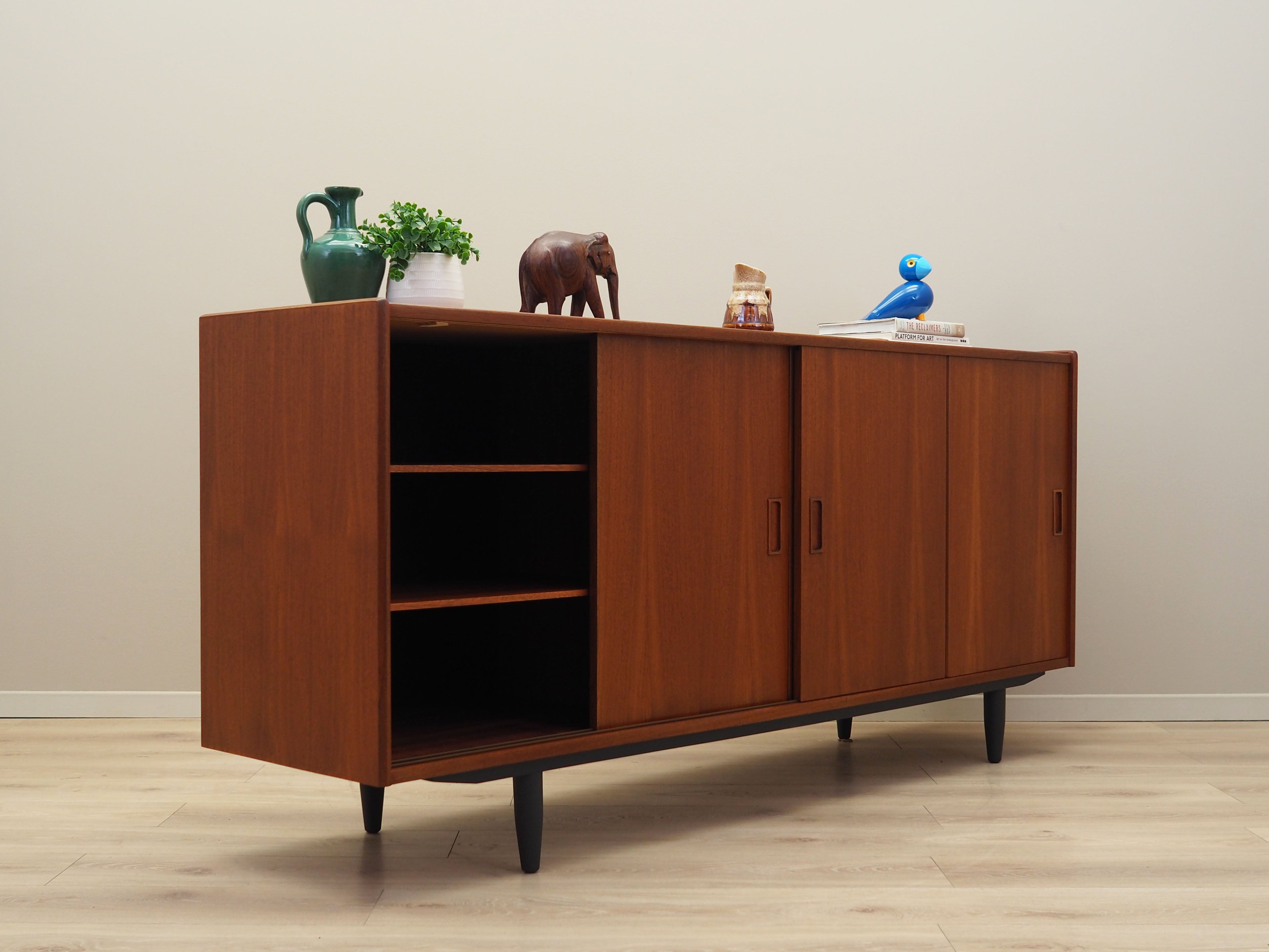 Teak_sideboard,_Danish_design,_1970s,_production:_Westergaard