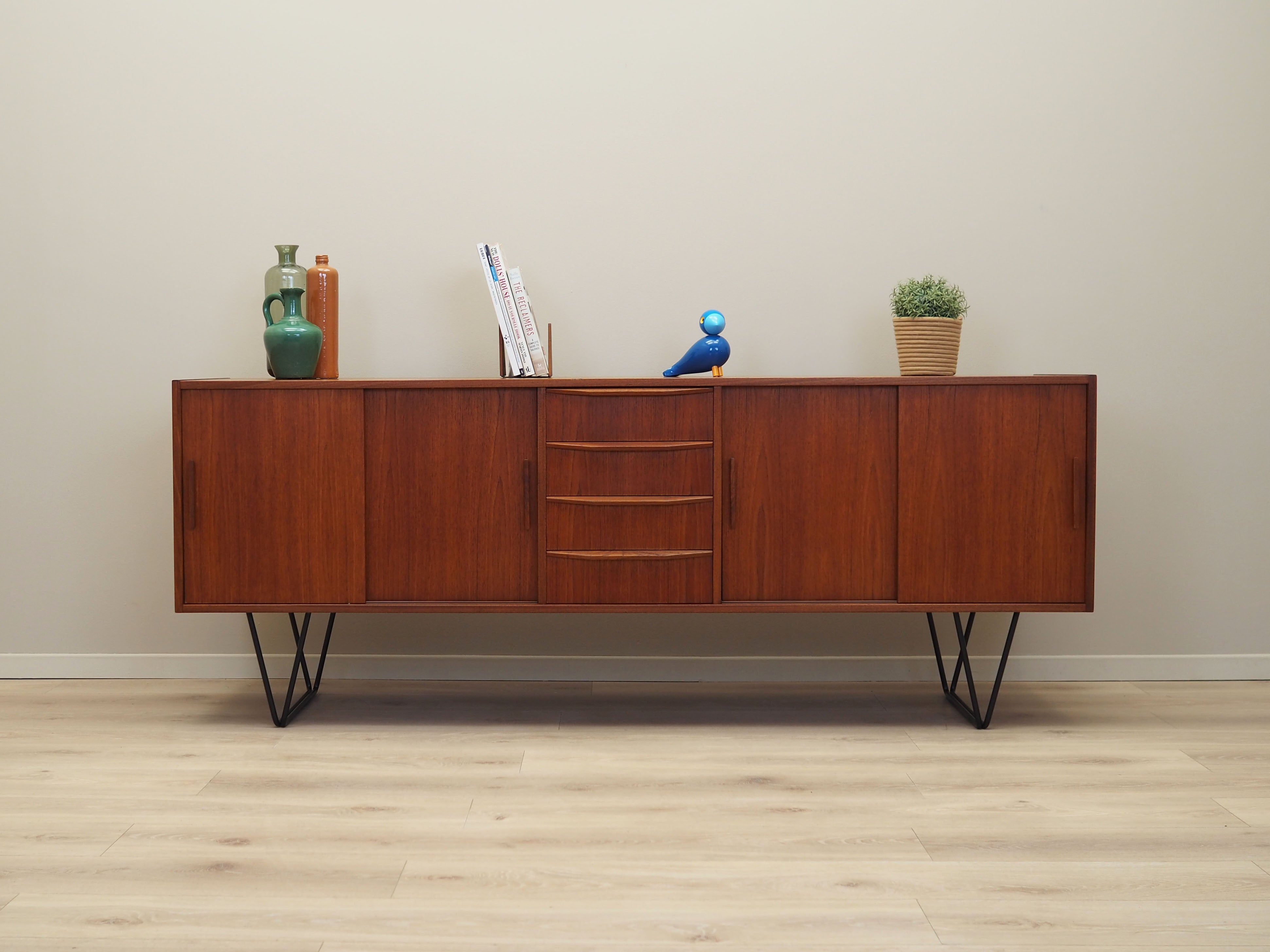 Teak_sideboard,_Danish_design,_1970s,_production:_Denmark