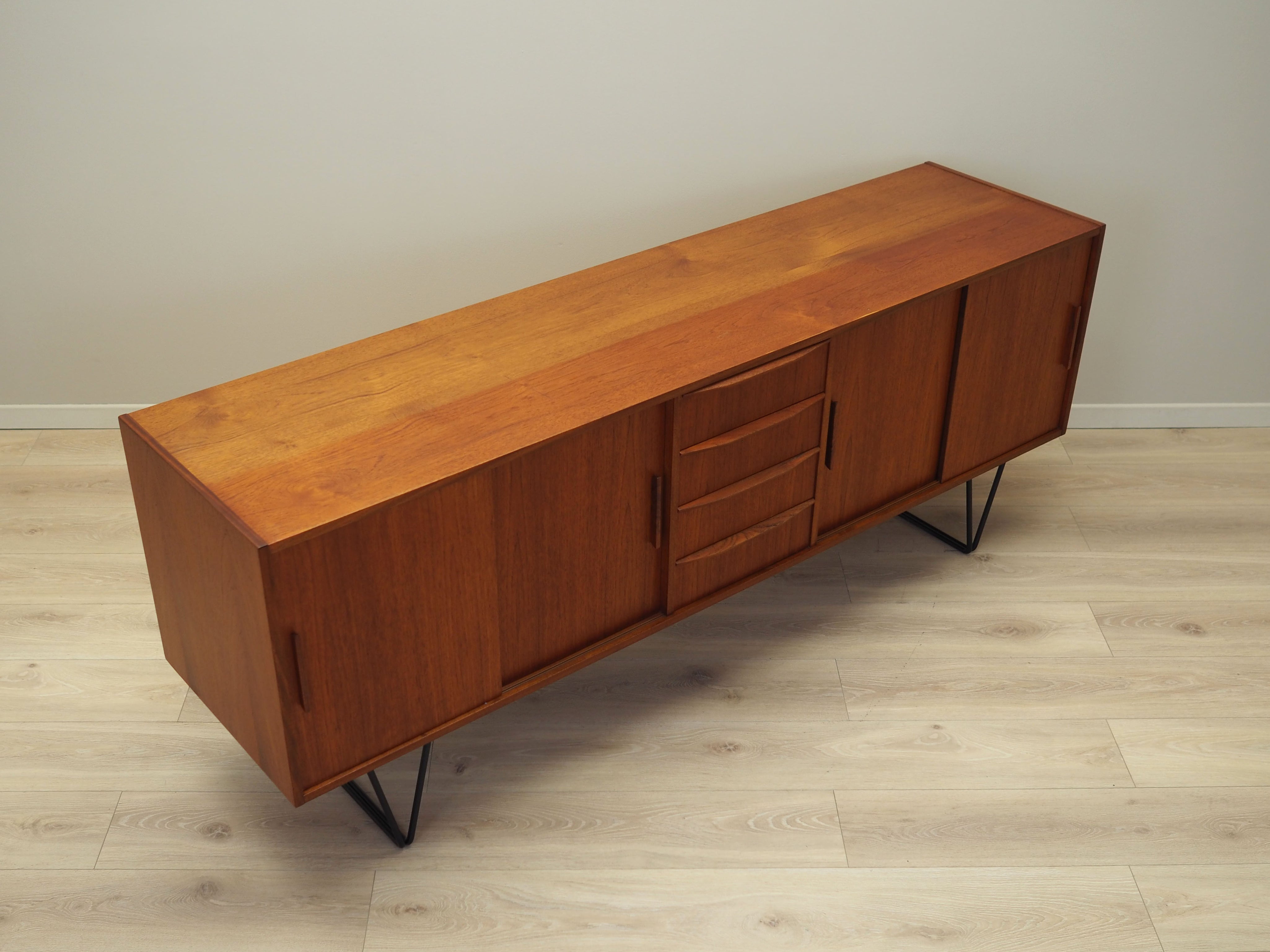 Teak_sideboard,_Danish_design,_1970s,_production:_Denmark