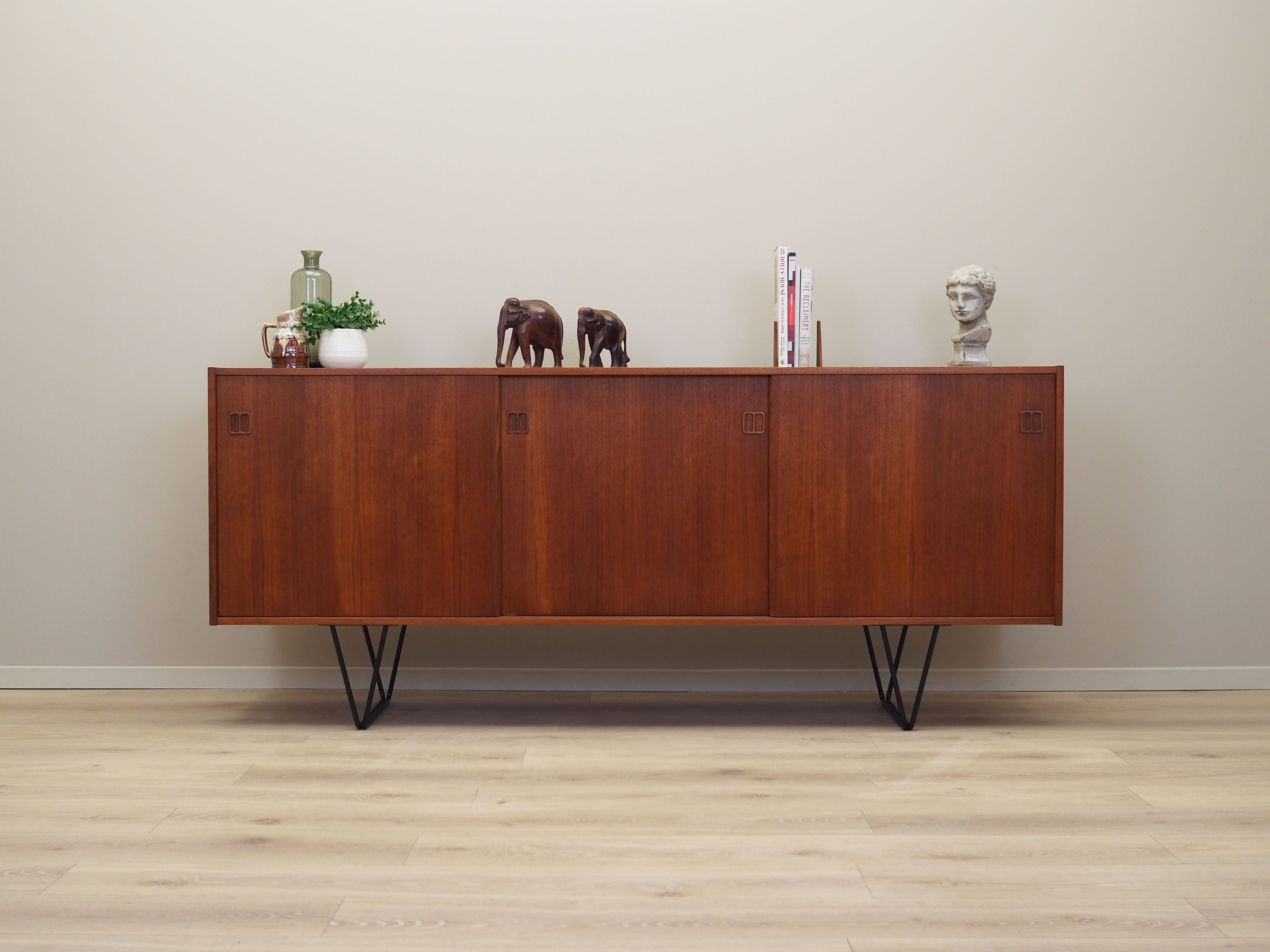 Teak_sideboard,_Danish_design,_1970s,_production:_Denmark