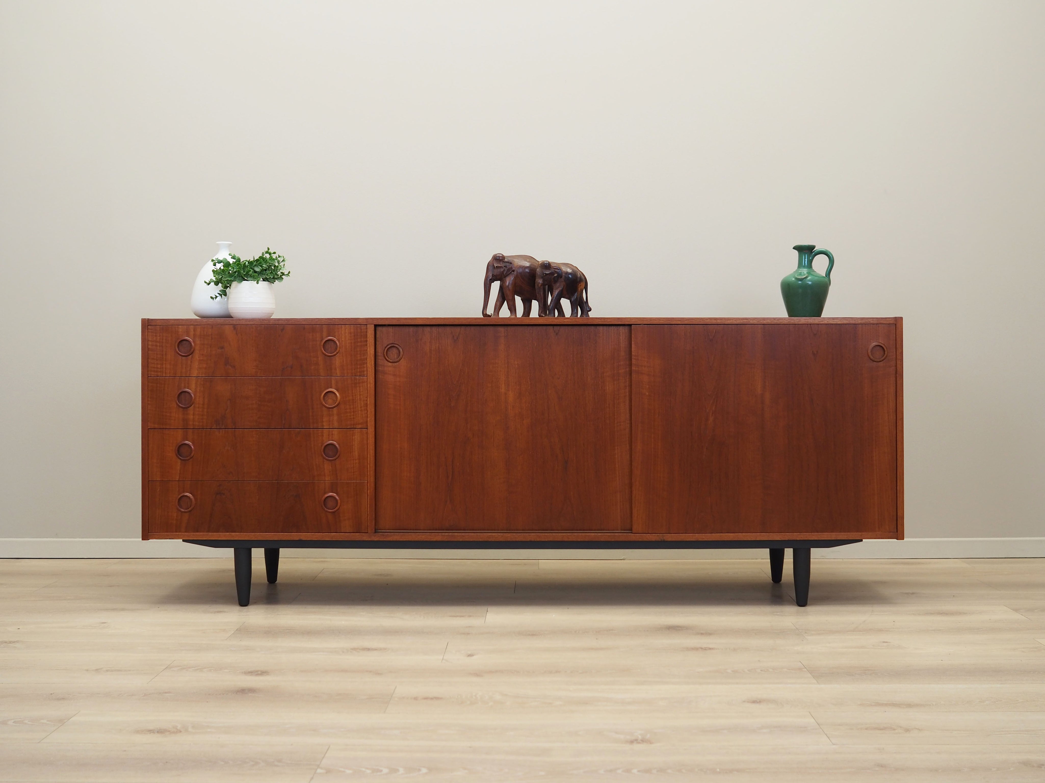 Teak_sideboard,_Danish_design,_1970s,_production:_Denmark