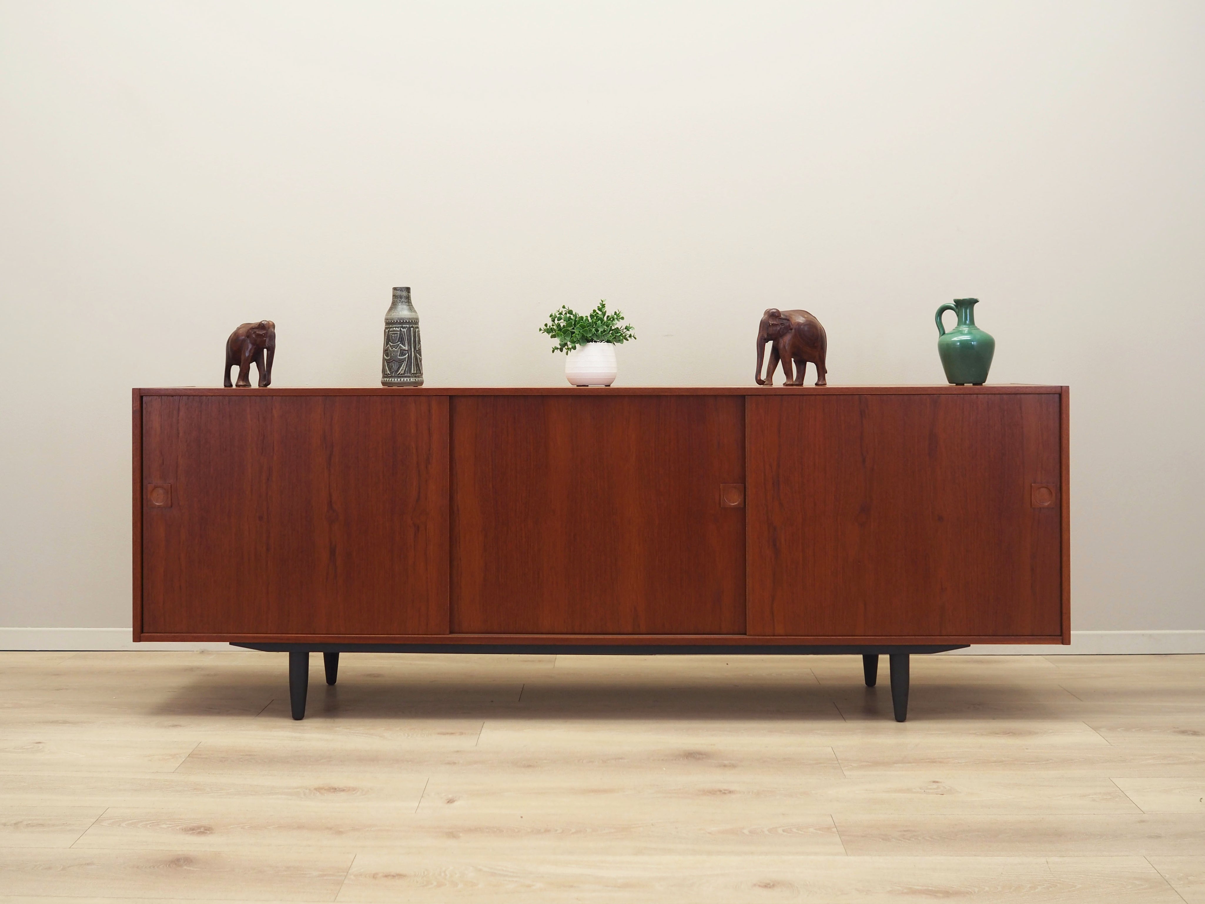 Teak_sideboard,_Danish_design,_1970s,_production:_Denmark