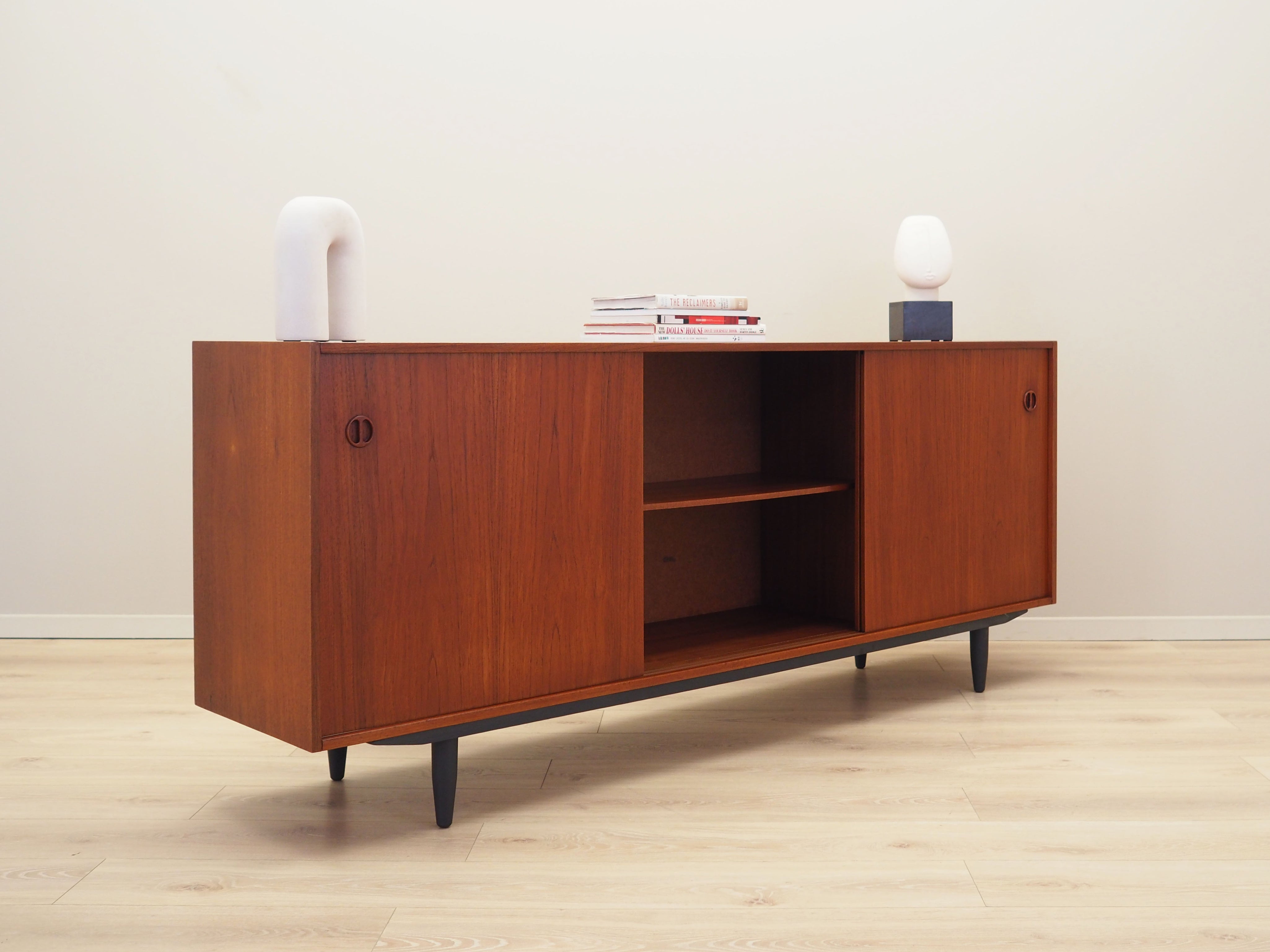Teak_sideboard,_Danish_design,_1970s,_production:_Denmark